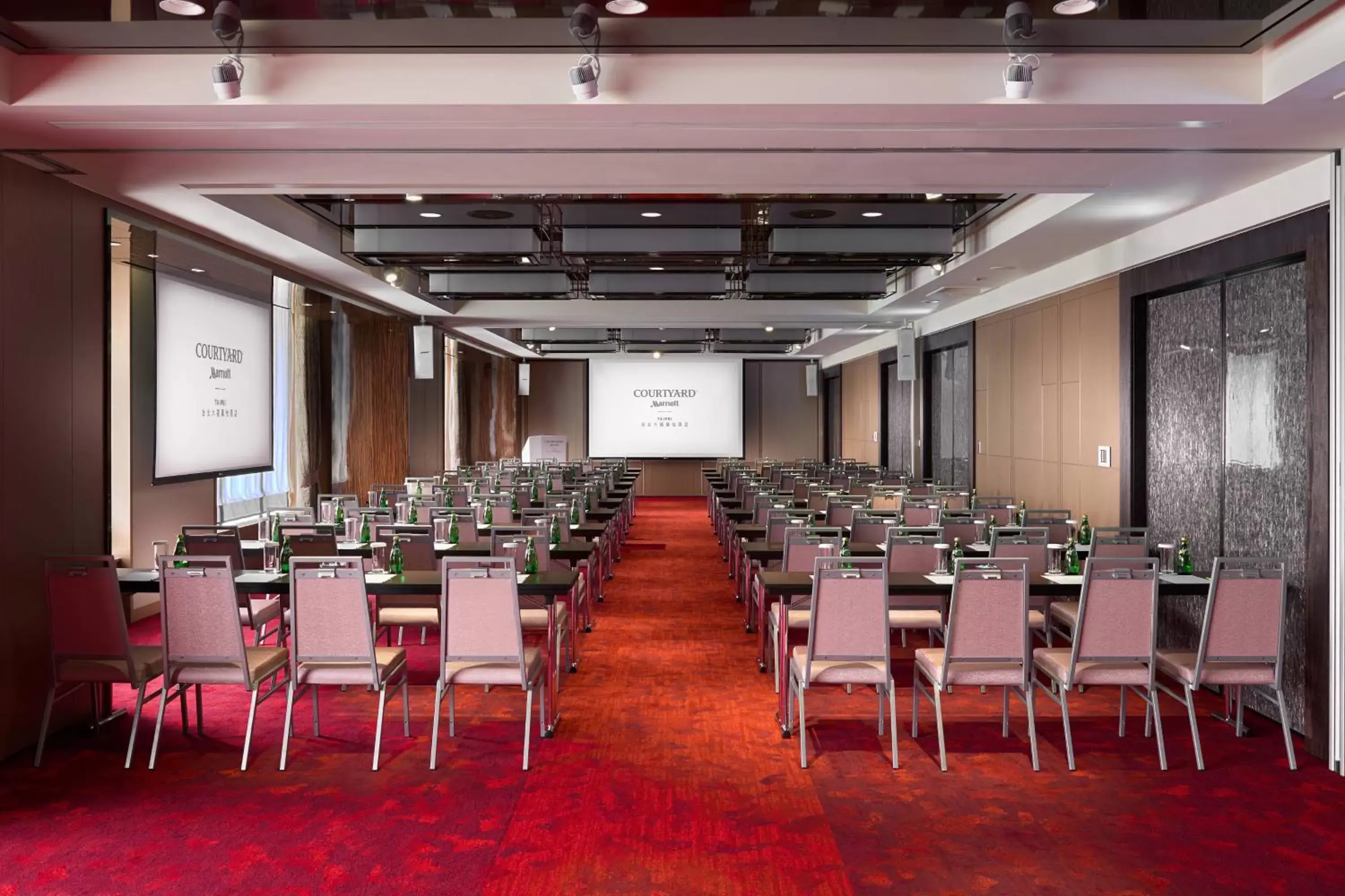 Meeting/conference room in Courtyard by Marriott Taipei