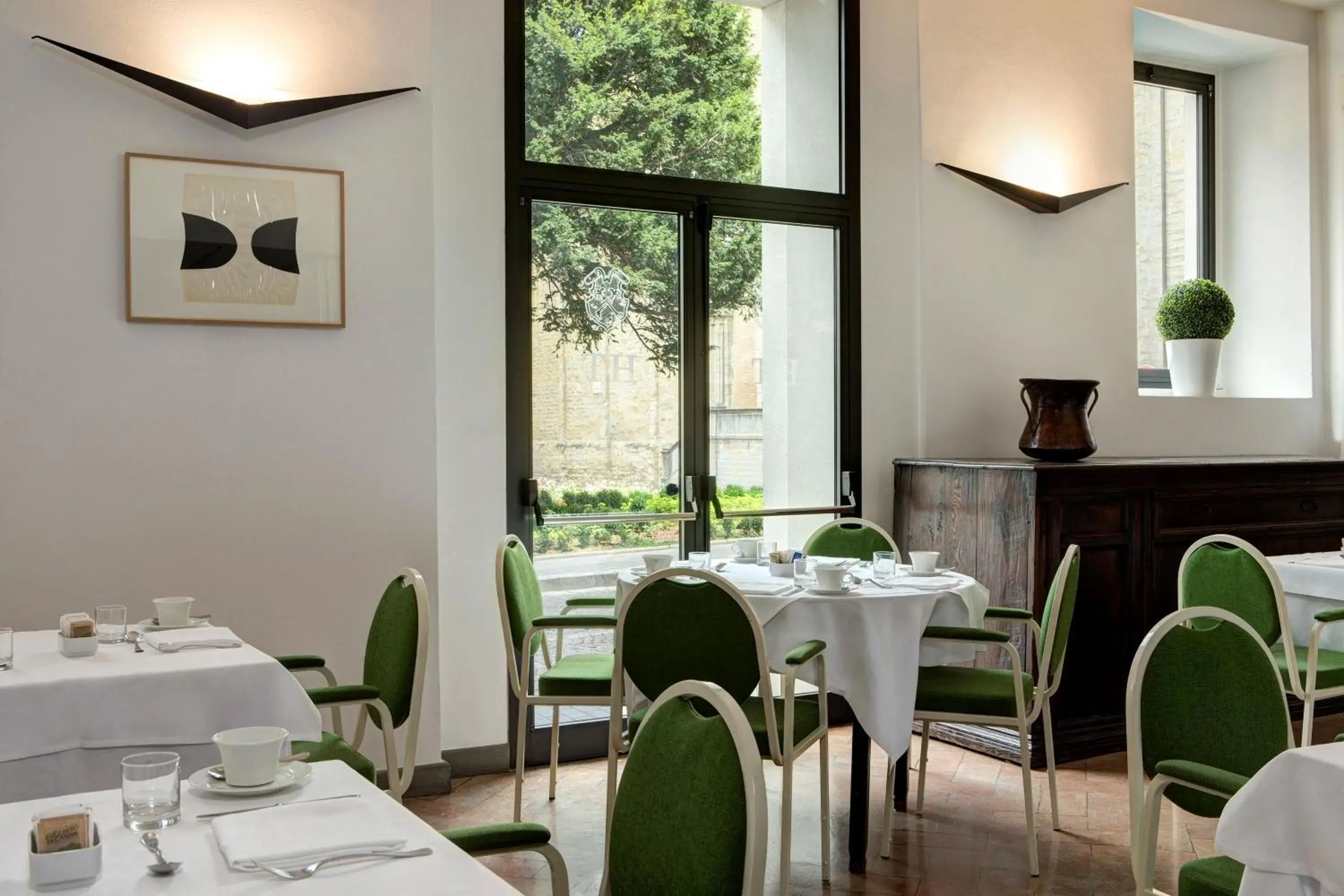Restaurant/Places to Eat in Hotel Tiferno