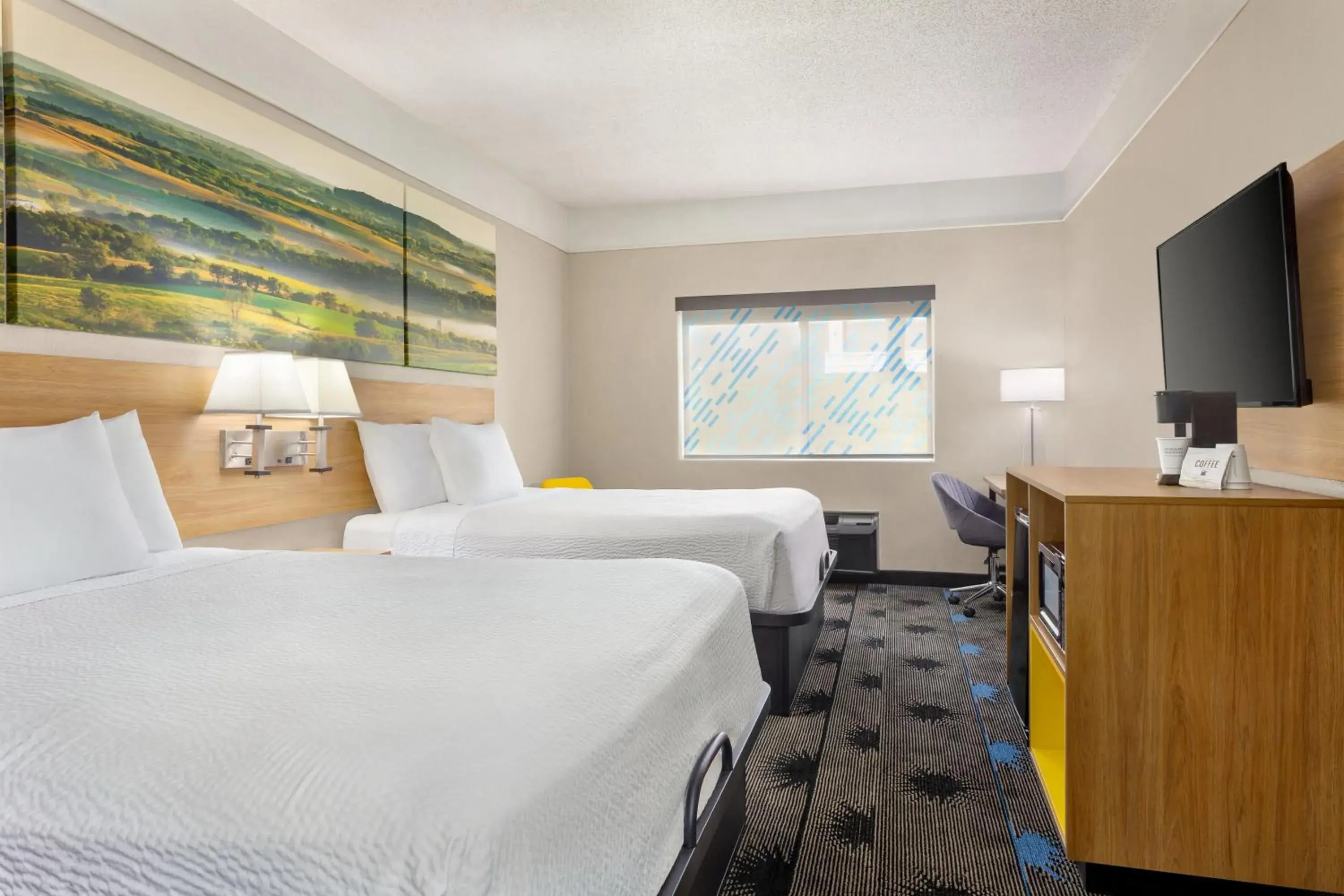 Photo of the whole room, Bed in Days Inn by Wyndham Kansas City International Airport