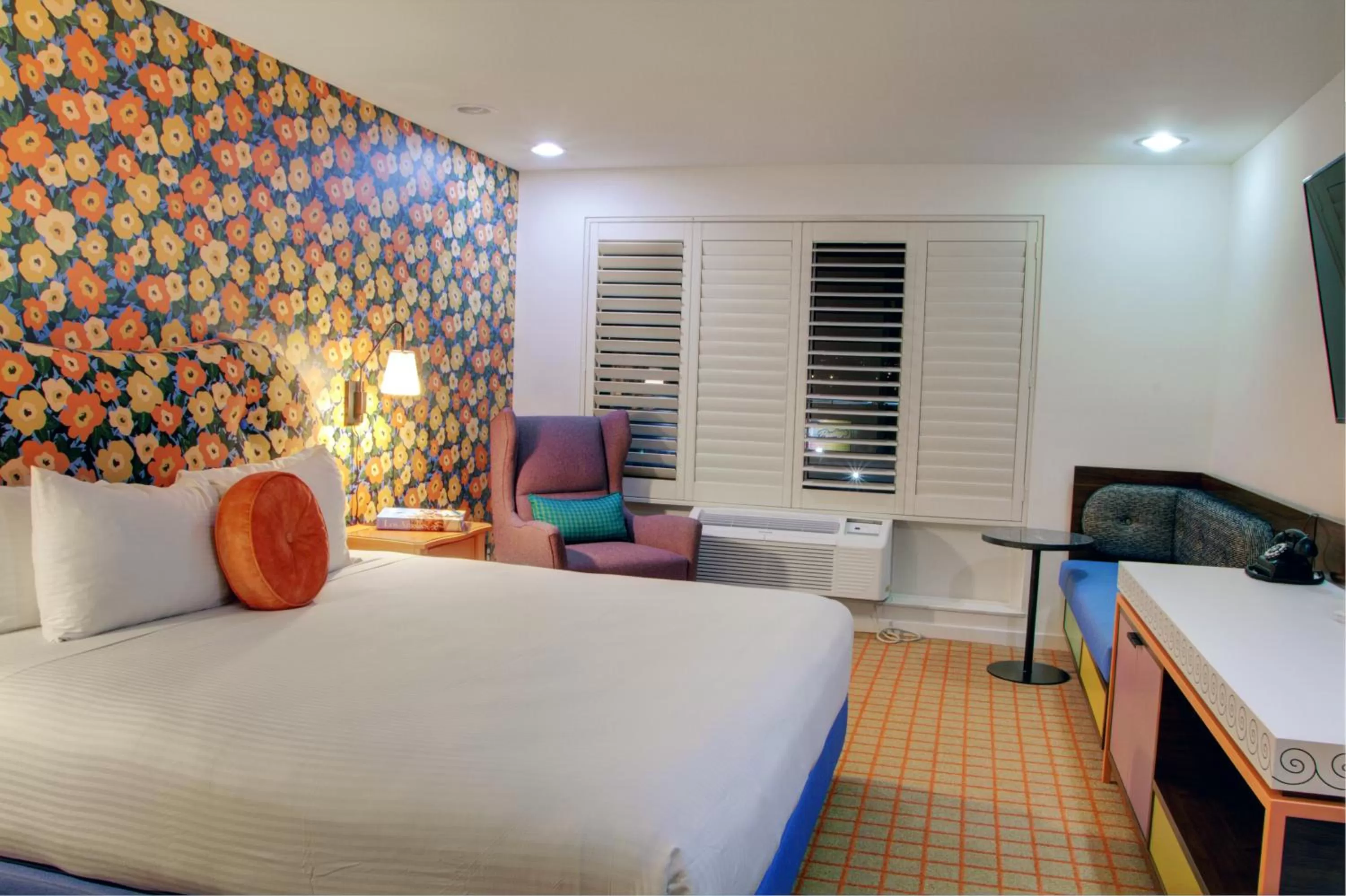 Bed in The Hollywood Franklin Hotel near Universal Studios