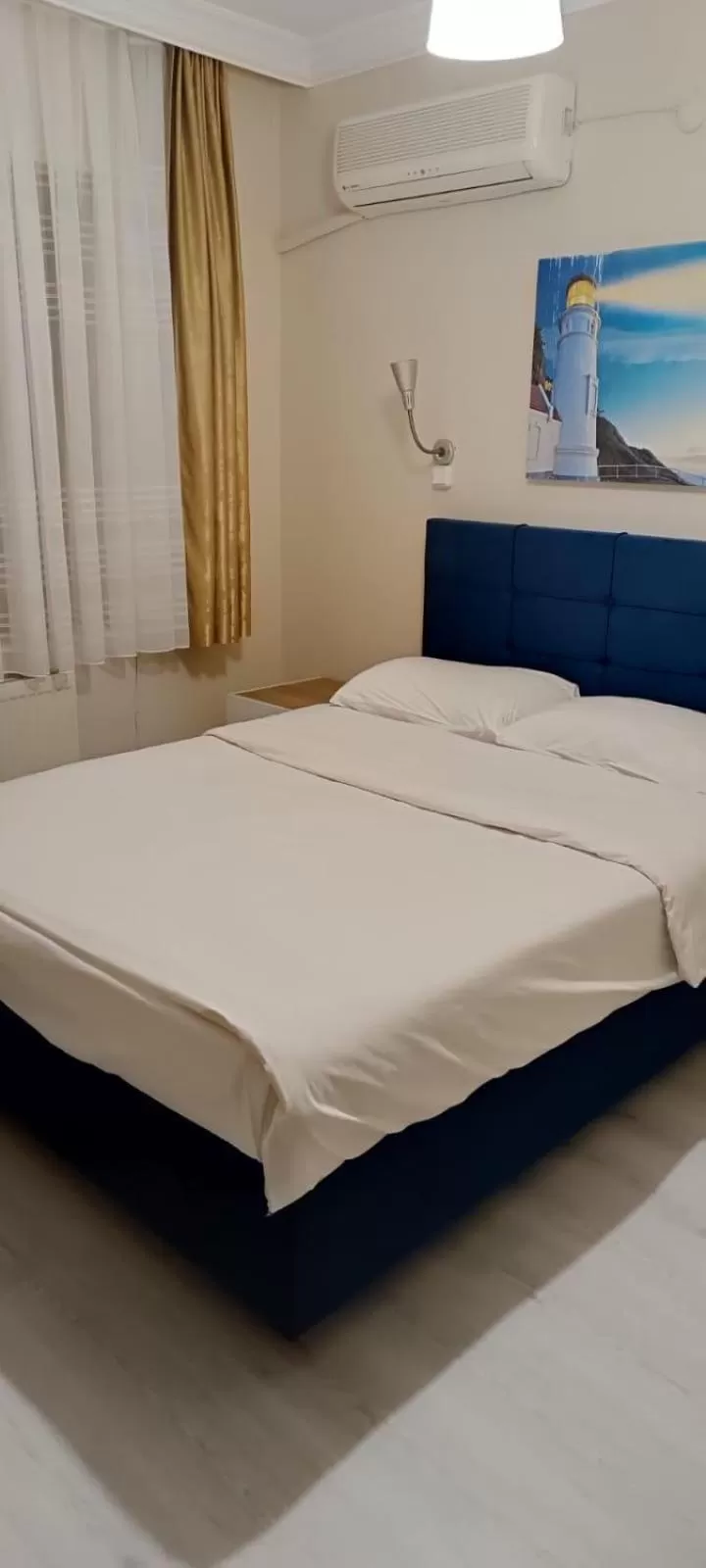 Bed in Hotel Crowded House