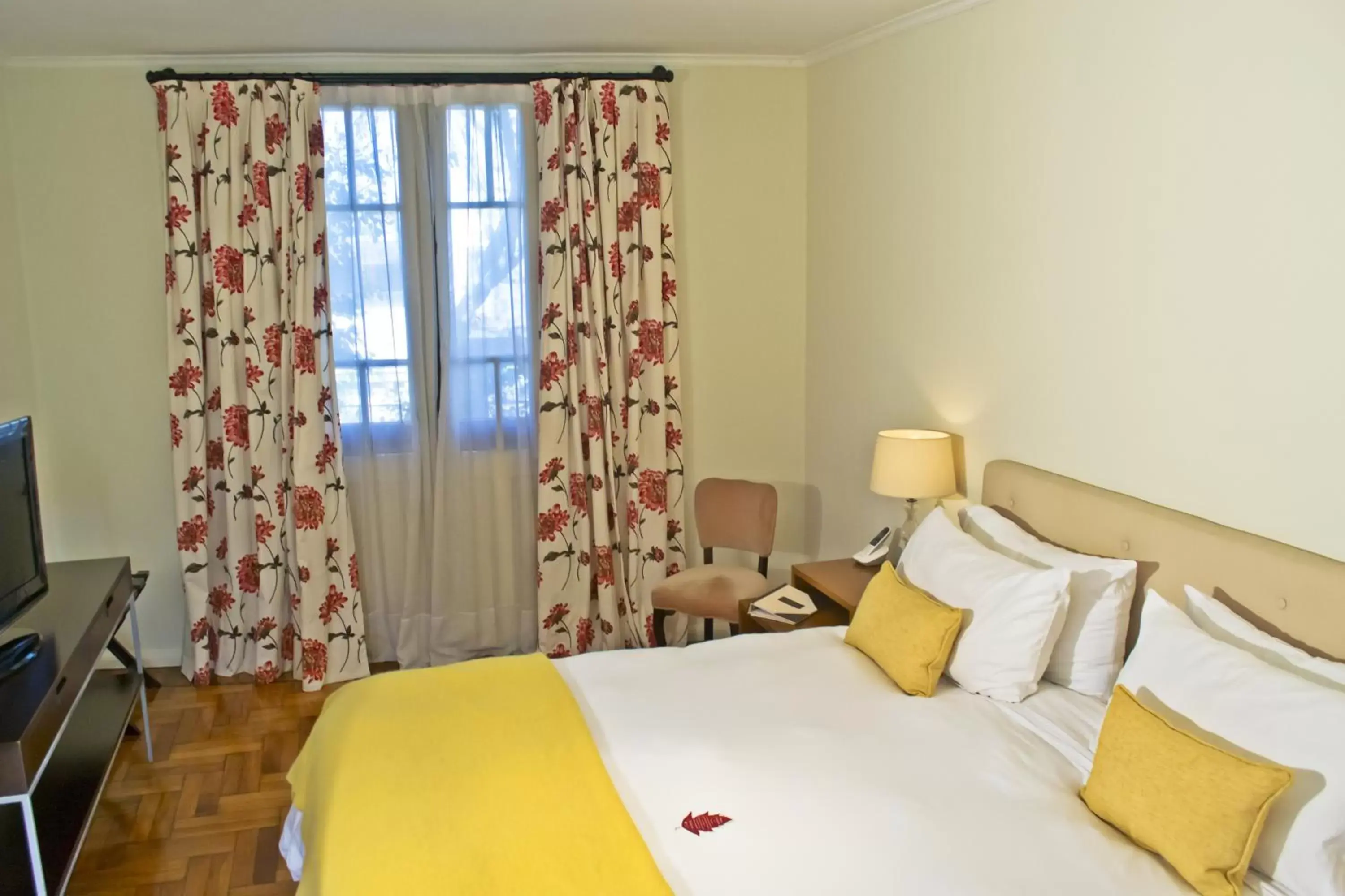 Photo of the whole room, Bed in BENS L'Hôtel Palermo