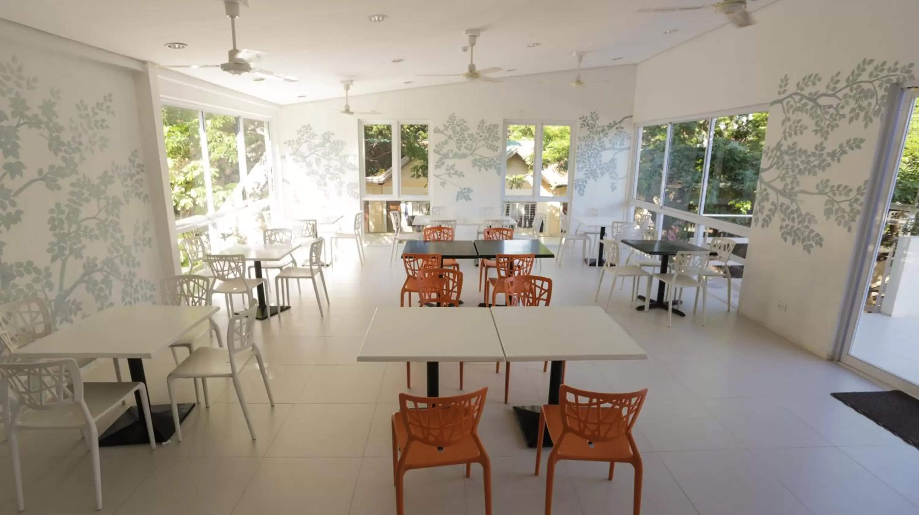 Restaurant/places to eat in Treetop Suites Restaurant/places to eat in Treetop Suites