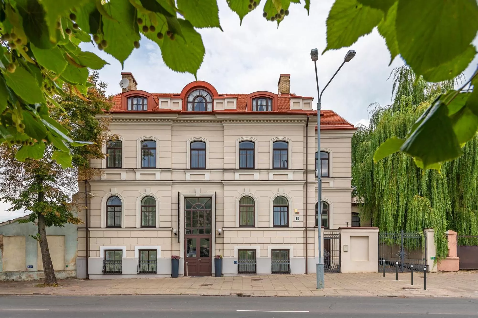 Property building in Moon Garden Old Town Hotel