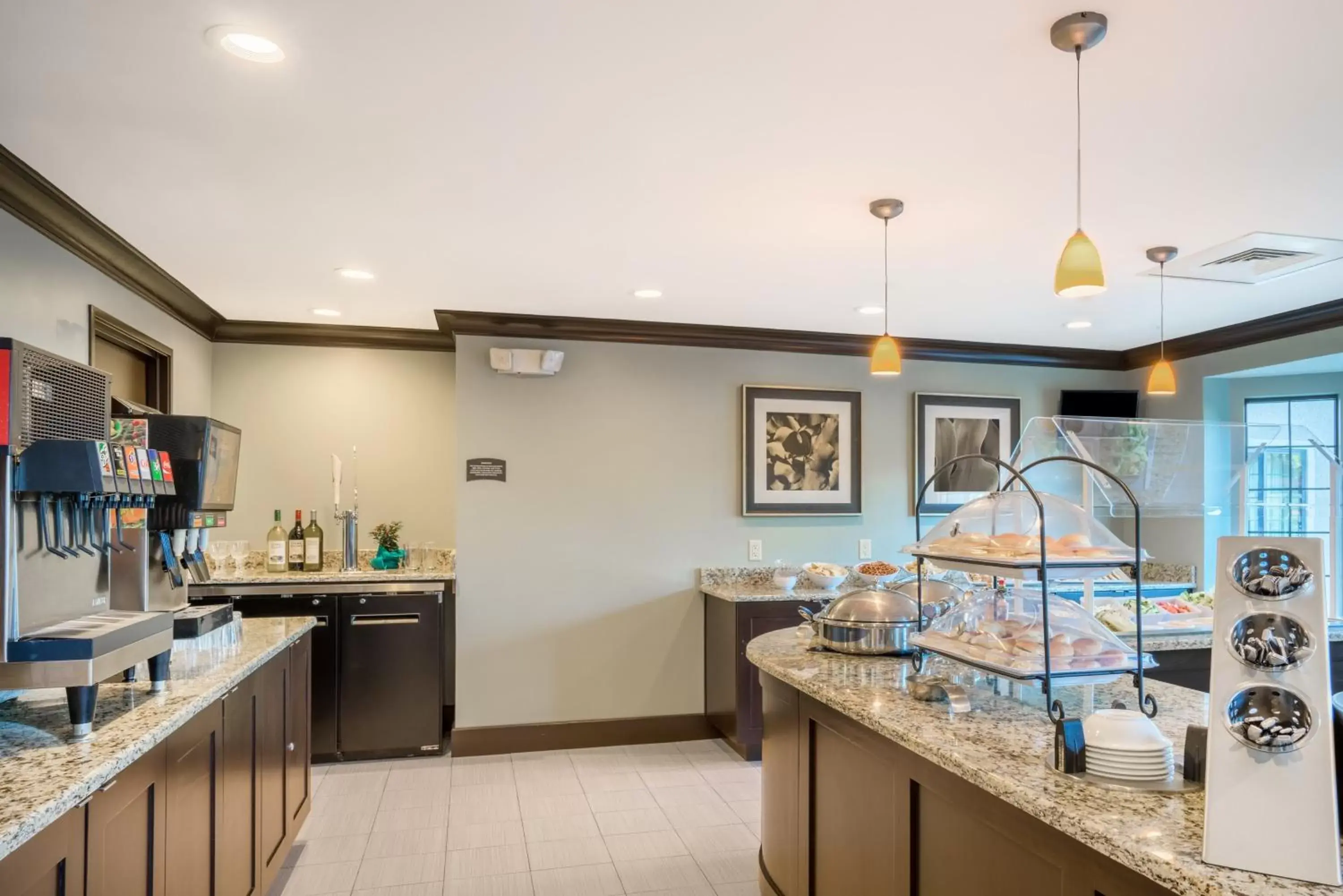 Breakfast, Restaurant/Places to Eat in Staybridge Suites Wilmington-Newark, an IHG Hotel