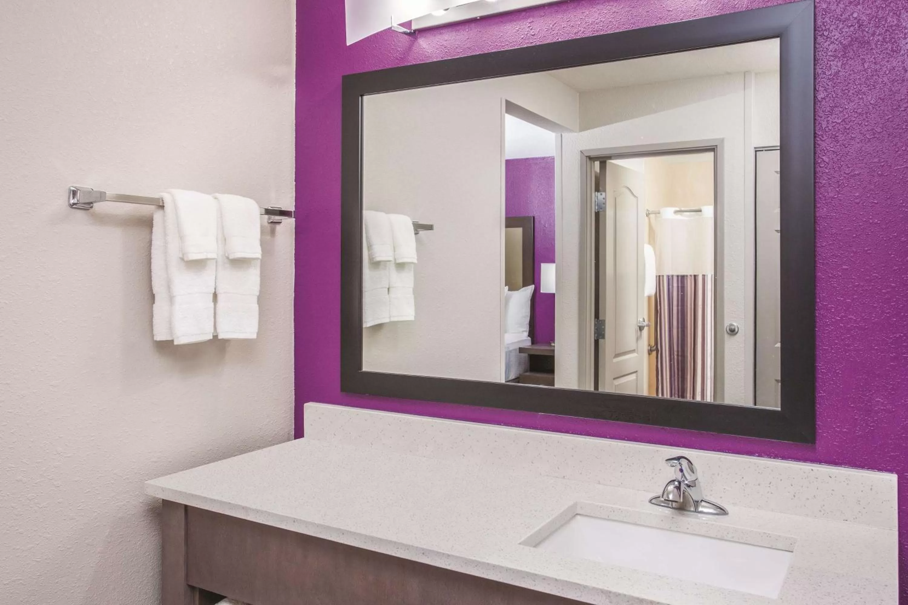 Photo of the whole room in La Quinta by Wyndham Effingham