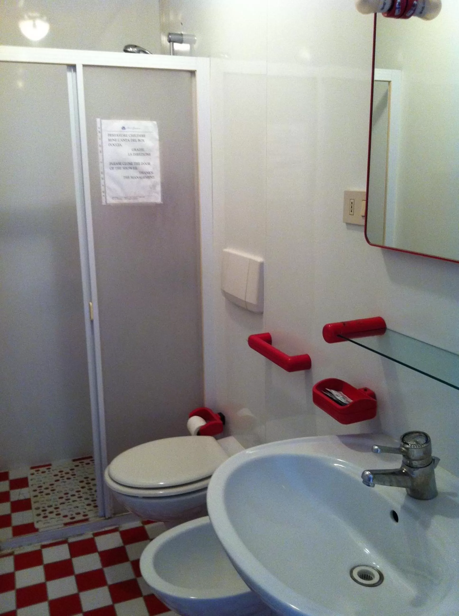 Bathroom in Hotel Gambara