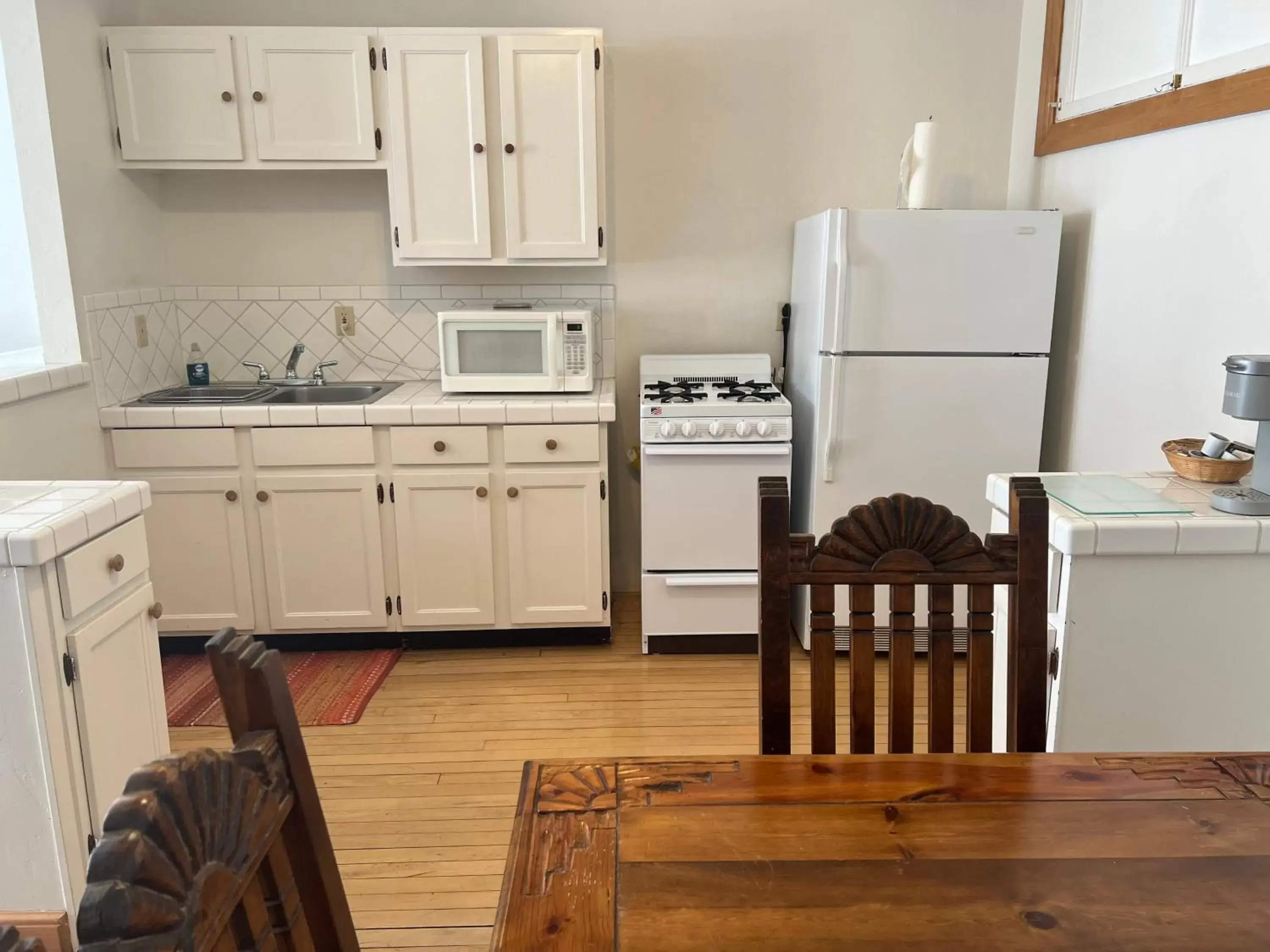 Kitchen or kitchenette, Kitchen/Kitchenette in Canyon Rose Suites