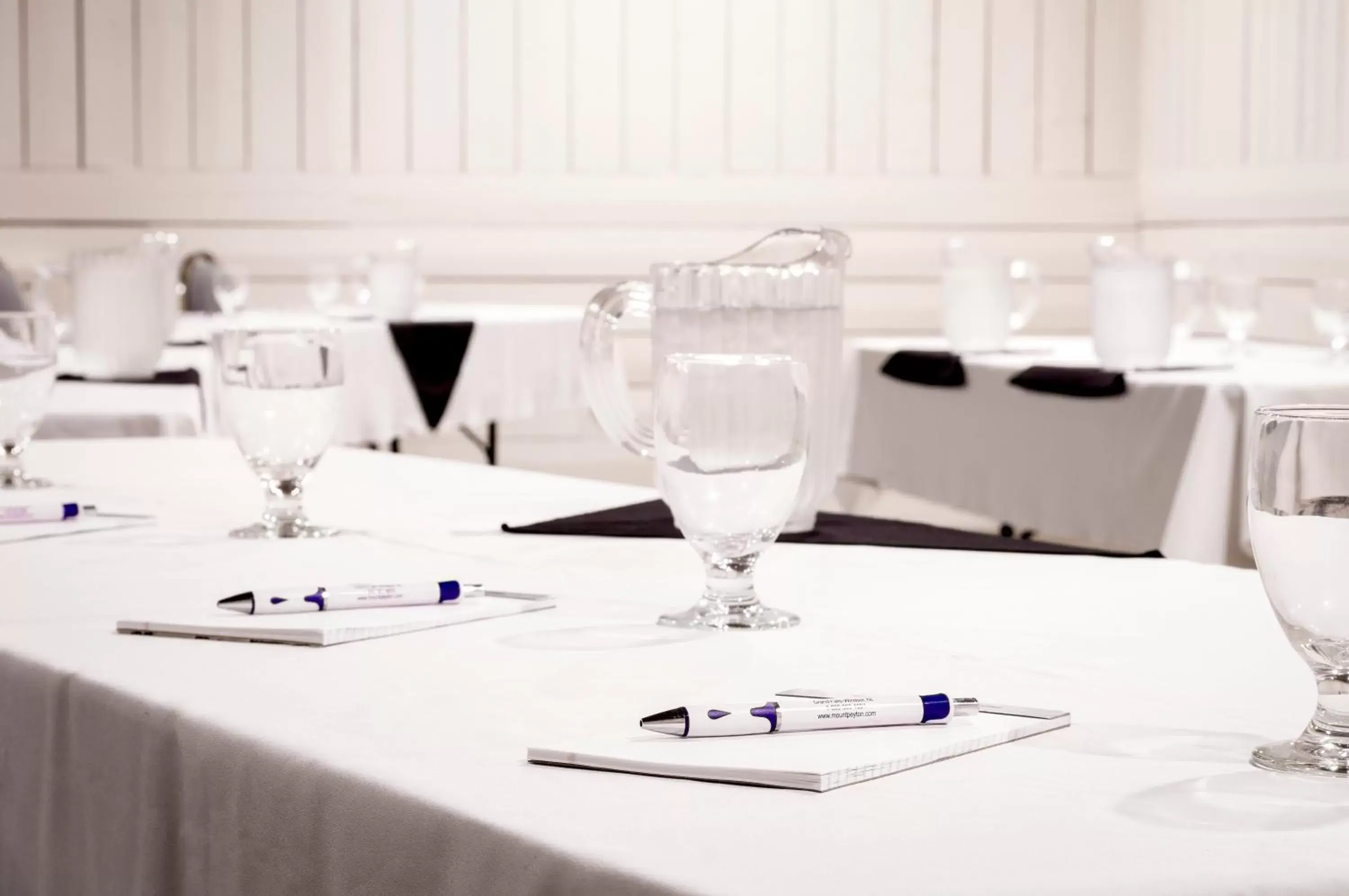 Business facilities, Restaurant/Places to Eat in Mount Peyton Resort & Conference Centre