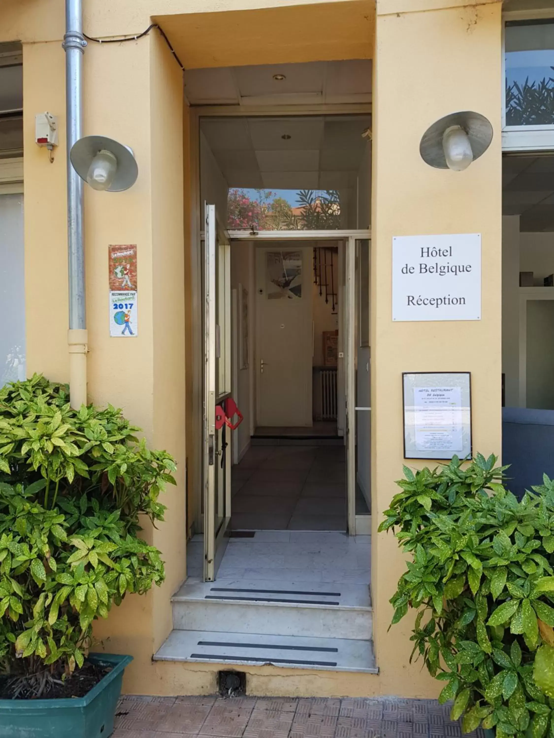 Facade/entrance in Hotel De Belgique à Menton