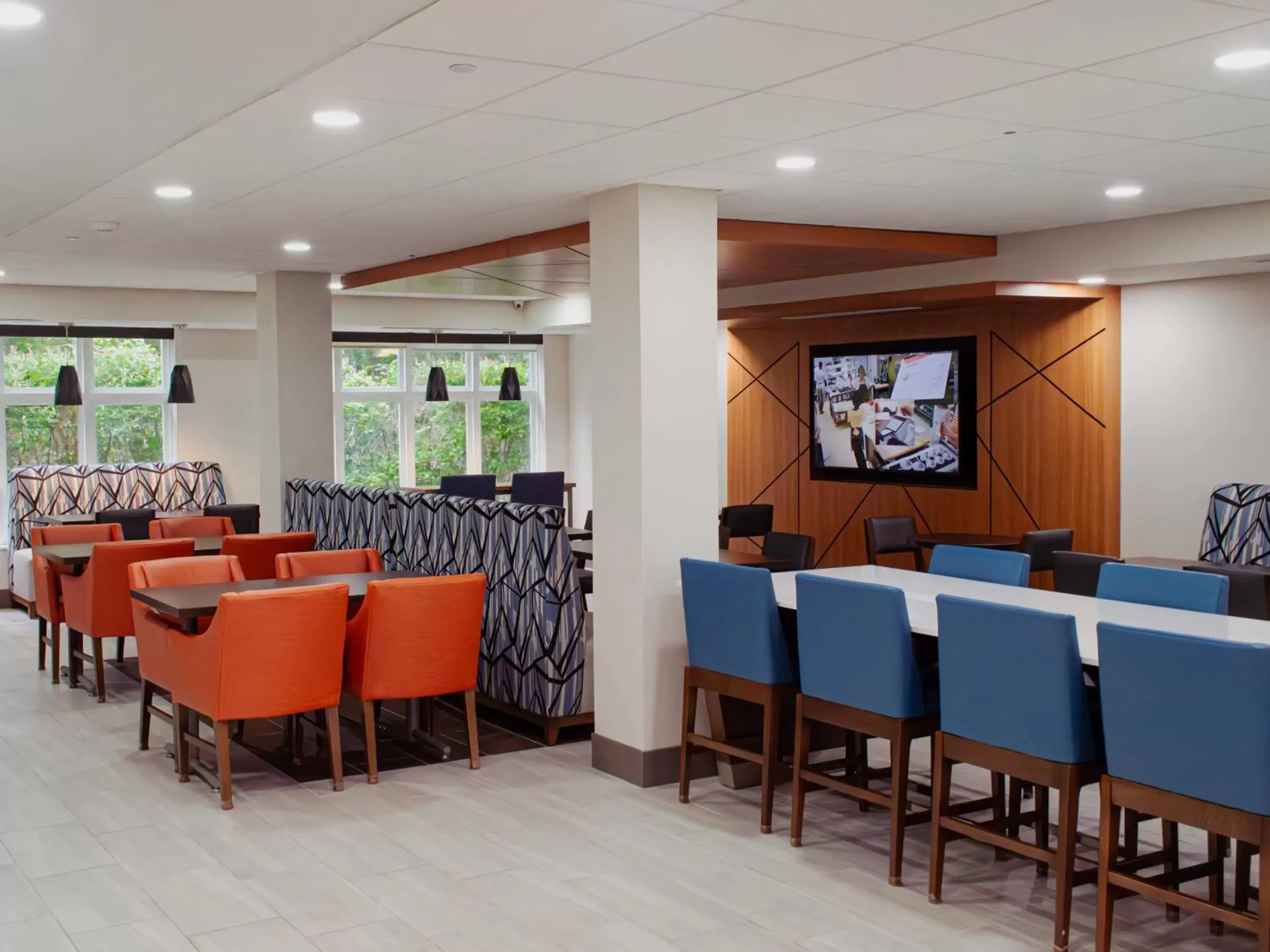 Dining area, Restaurant/Places to Eat in Holiday Inn Express Hotel & Suites Vineland Millville, an IHG Hotel