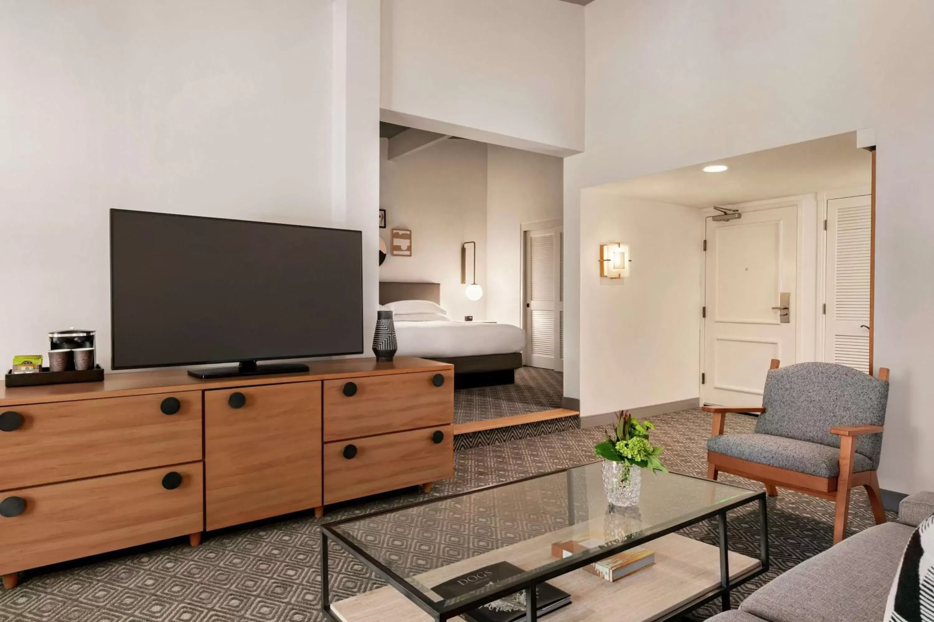 Living room, TV/Entertainment Center in Hilton Scottsdale Resort & Villas