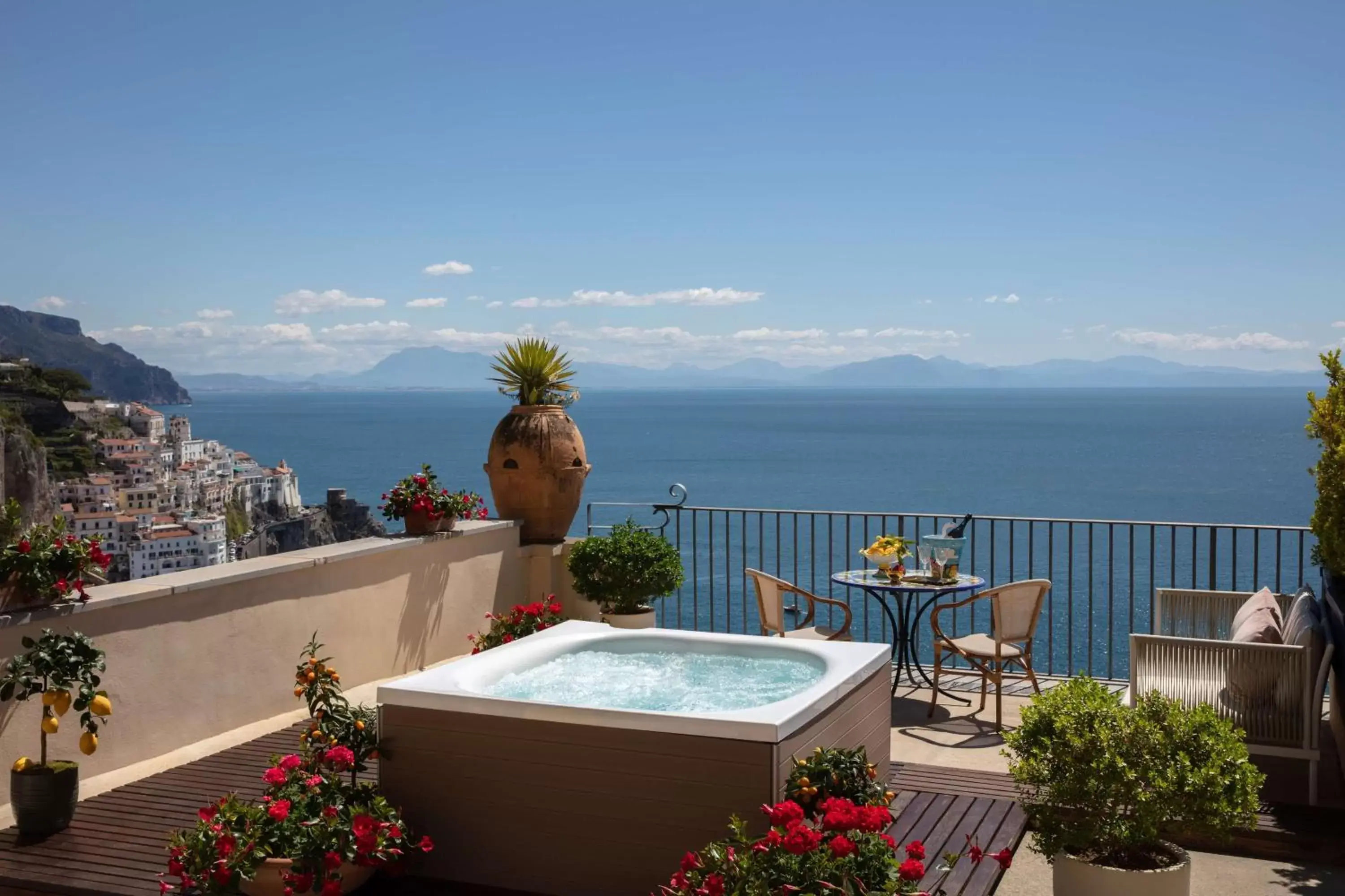 Hot Tub in Anantara Convento di Amalfi Grand Hotel