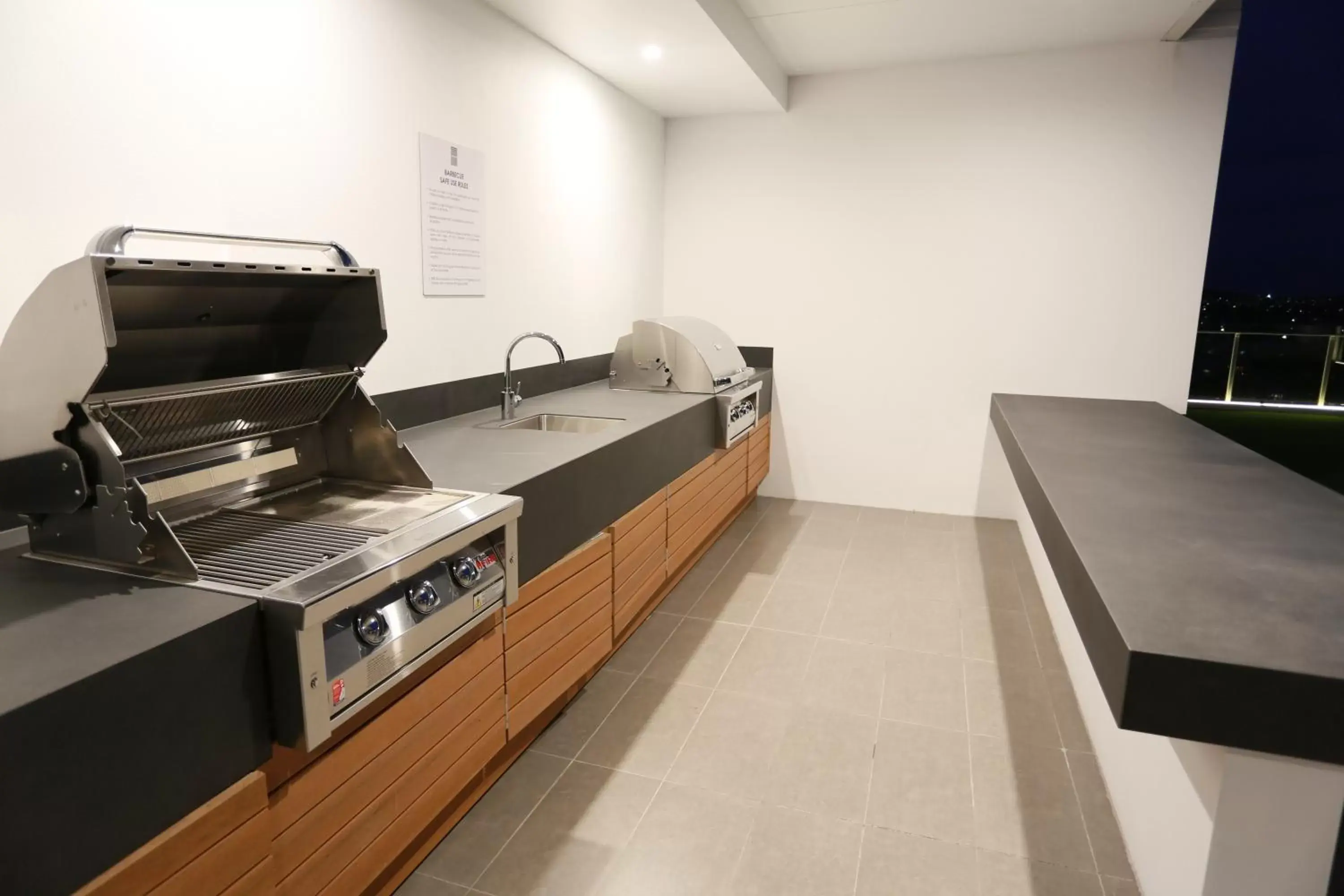 BBQ facilities, Kitchen/Kitchenette in Alex Perry Hotel & Apartments