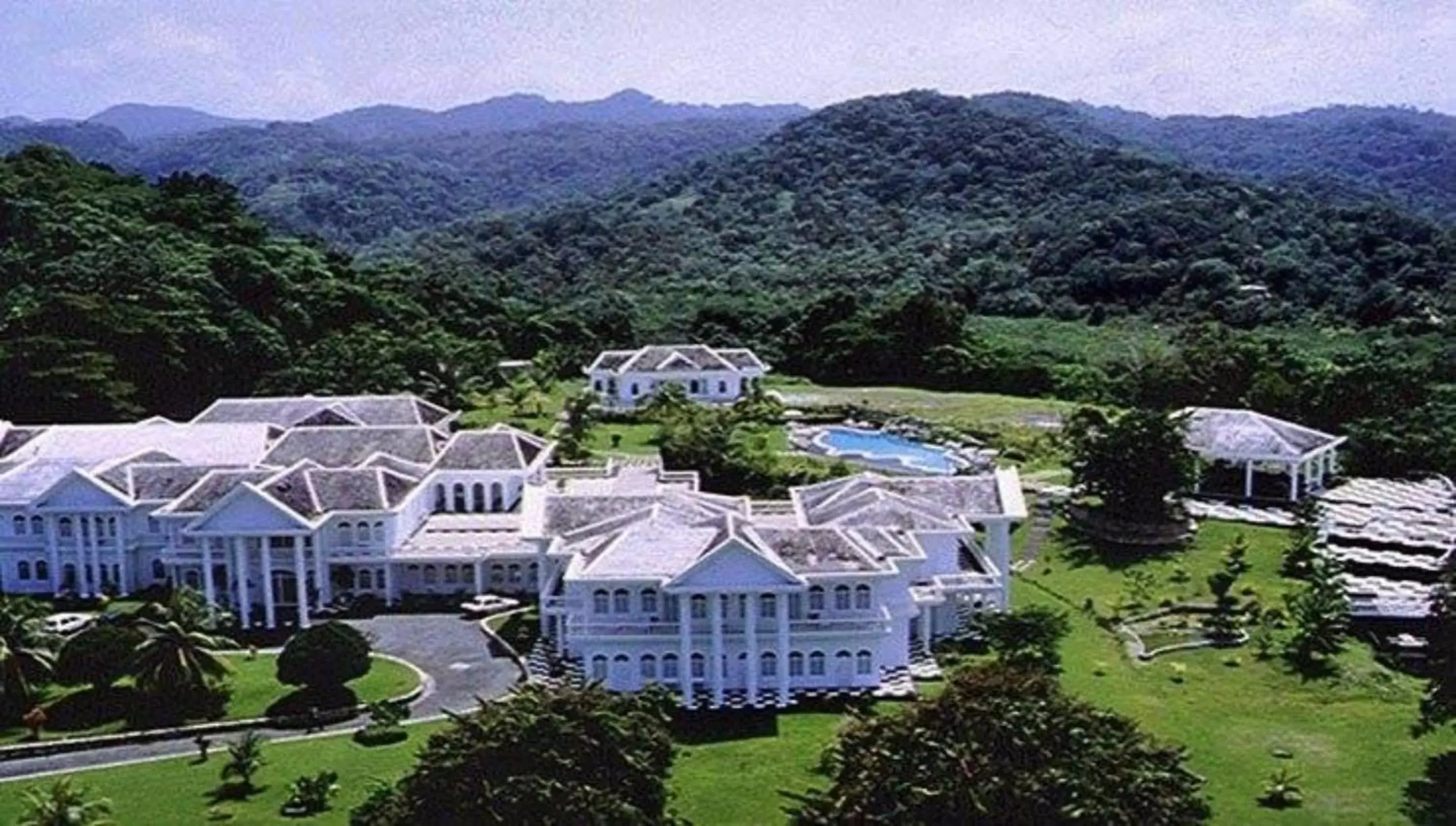 Facade/entrance, Bird's-eye View in Jamaica Palace Hotel