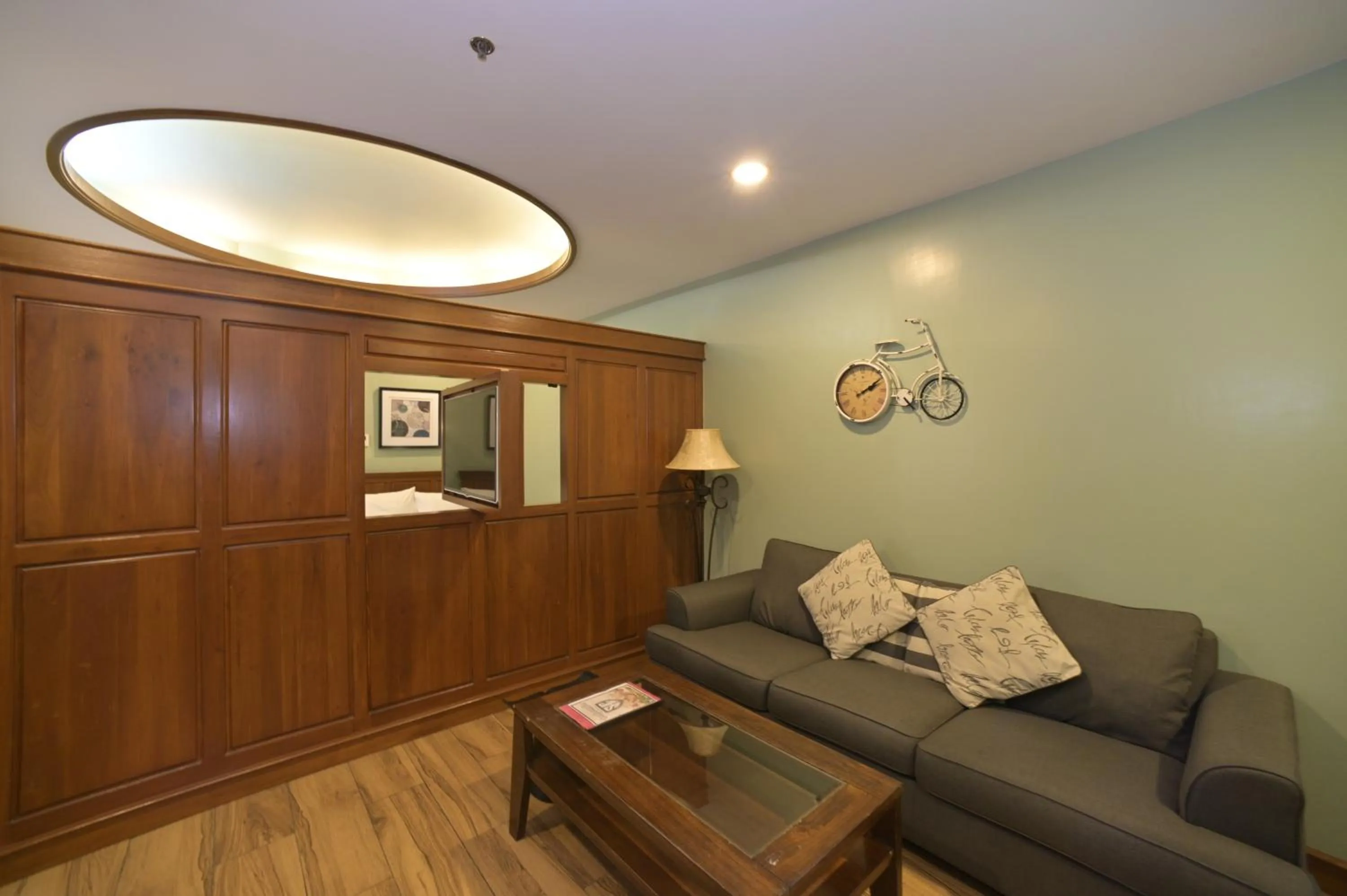 Living room in Paragon Hotel and Suites