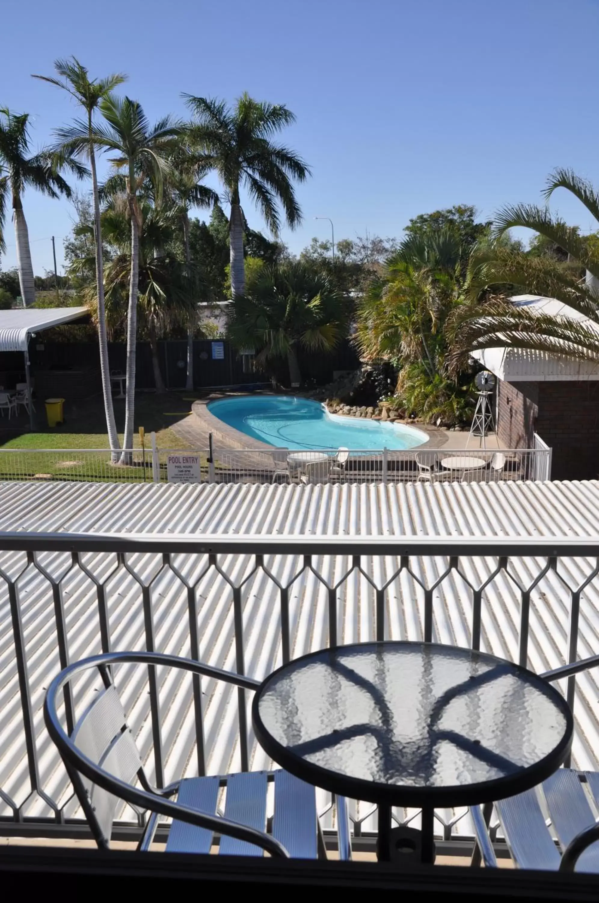 Balcony/Terrace, Swimming Pool in Longreach Motor Inn