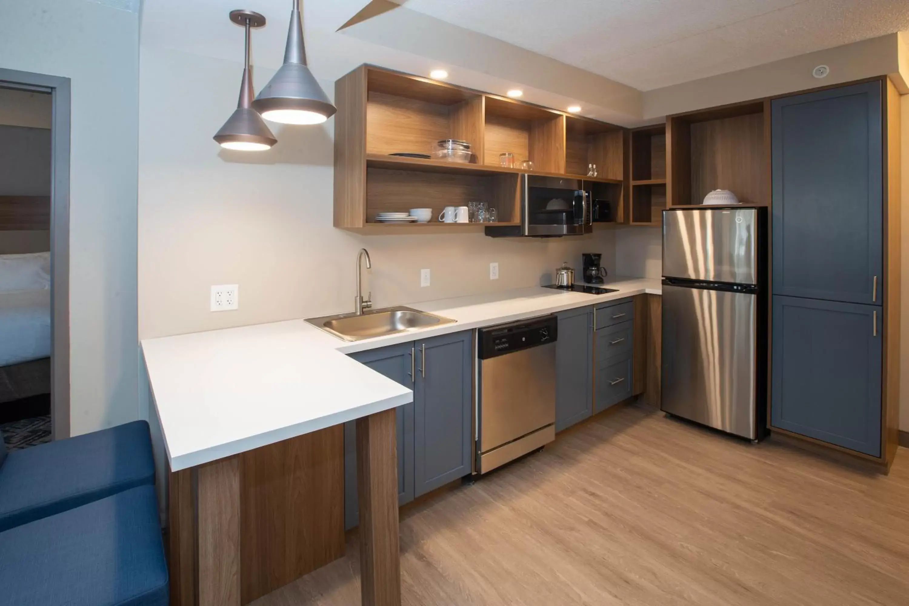 Kitchen or kitchenette, Kitchen/Kitchenette in Candlewood Suites - Cleveland South - Independence, an IHG Hotel