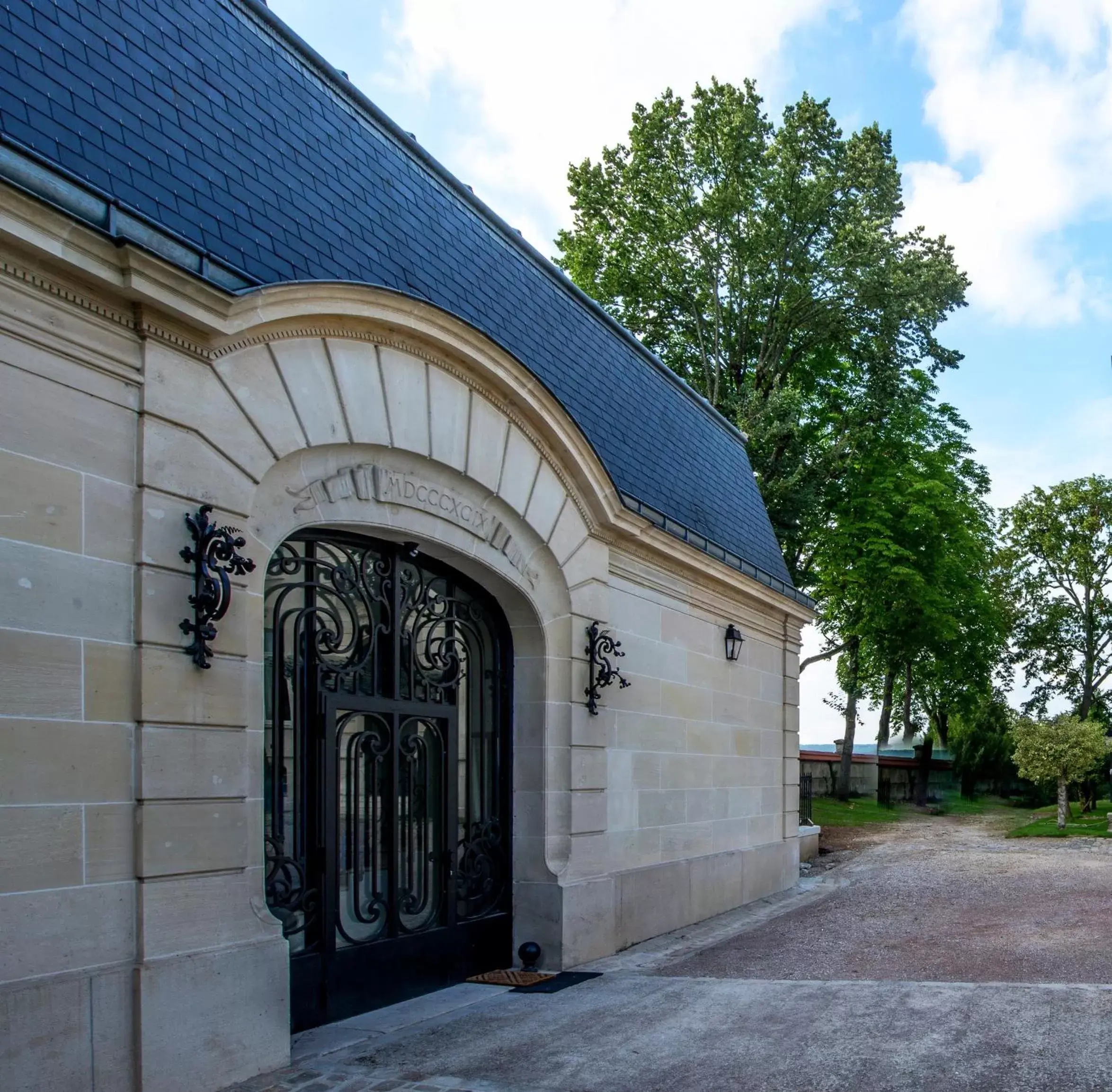 Facade/entrance, Property Building in Les Suites du 33