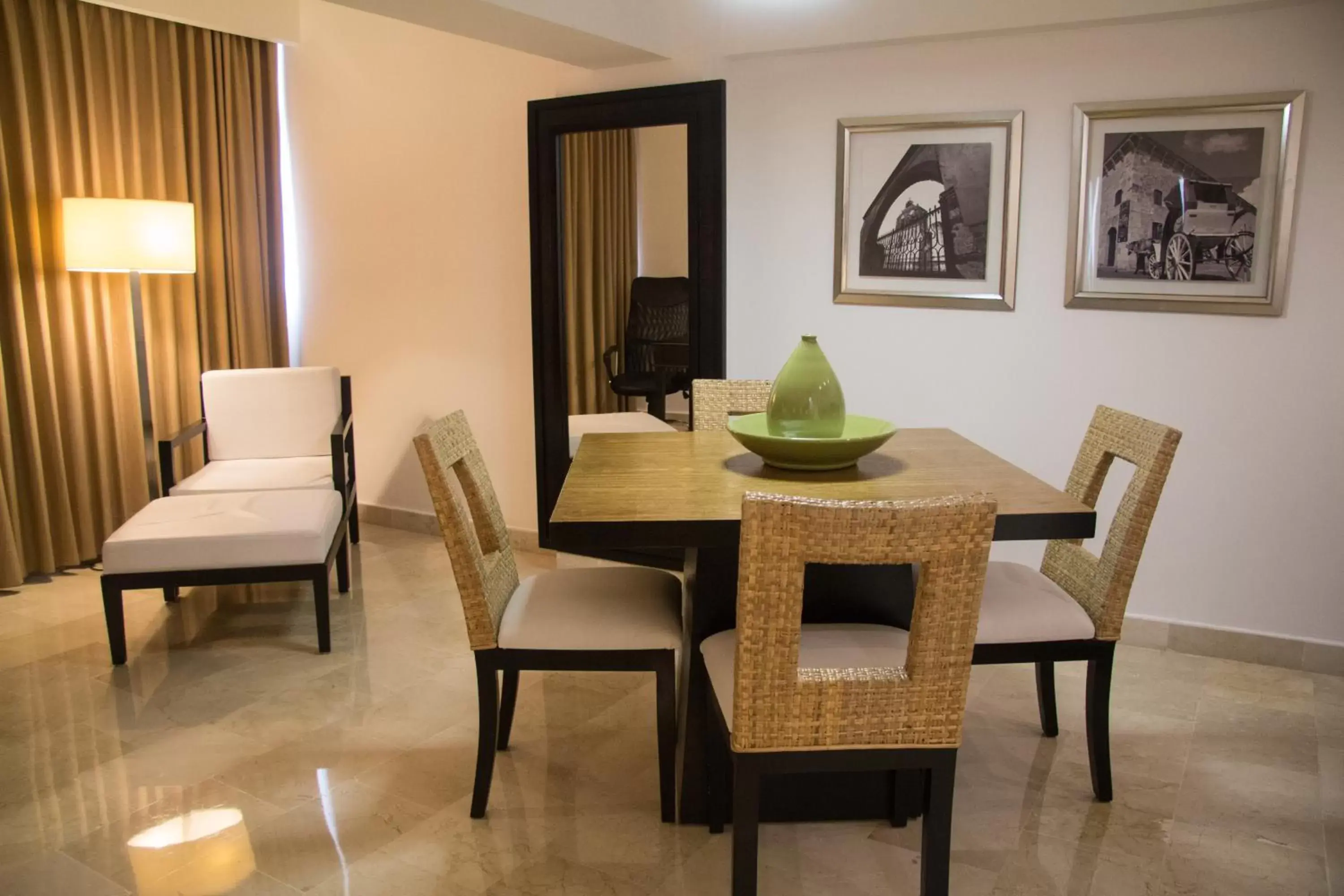 Living room, Dining Area in Radisson Hotel Santo Domingo