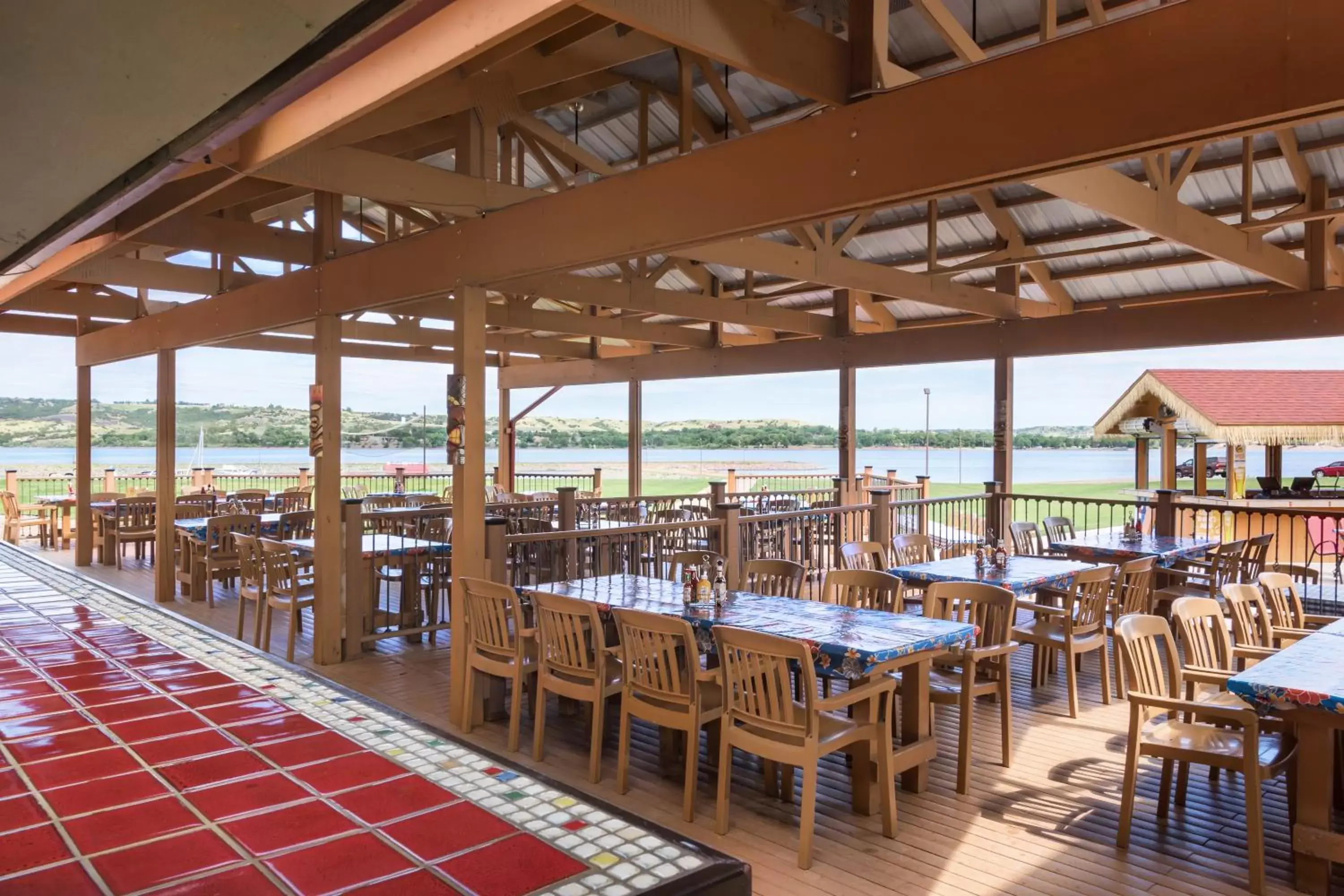 Patio, Restaurant/Places to Eat in Arrowwood Resort at Cedar Shore