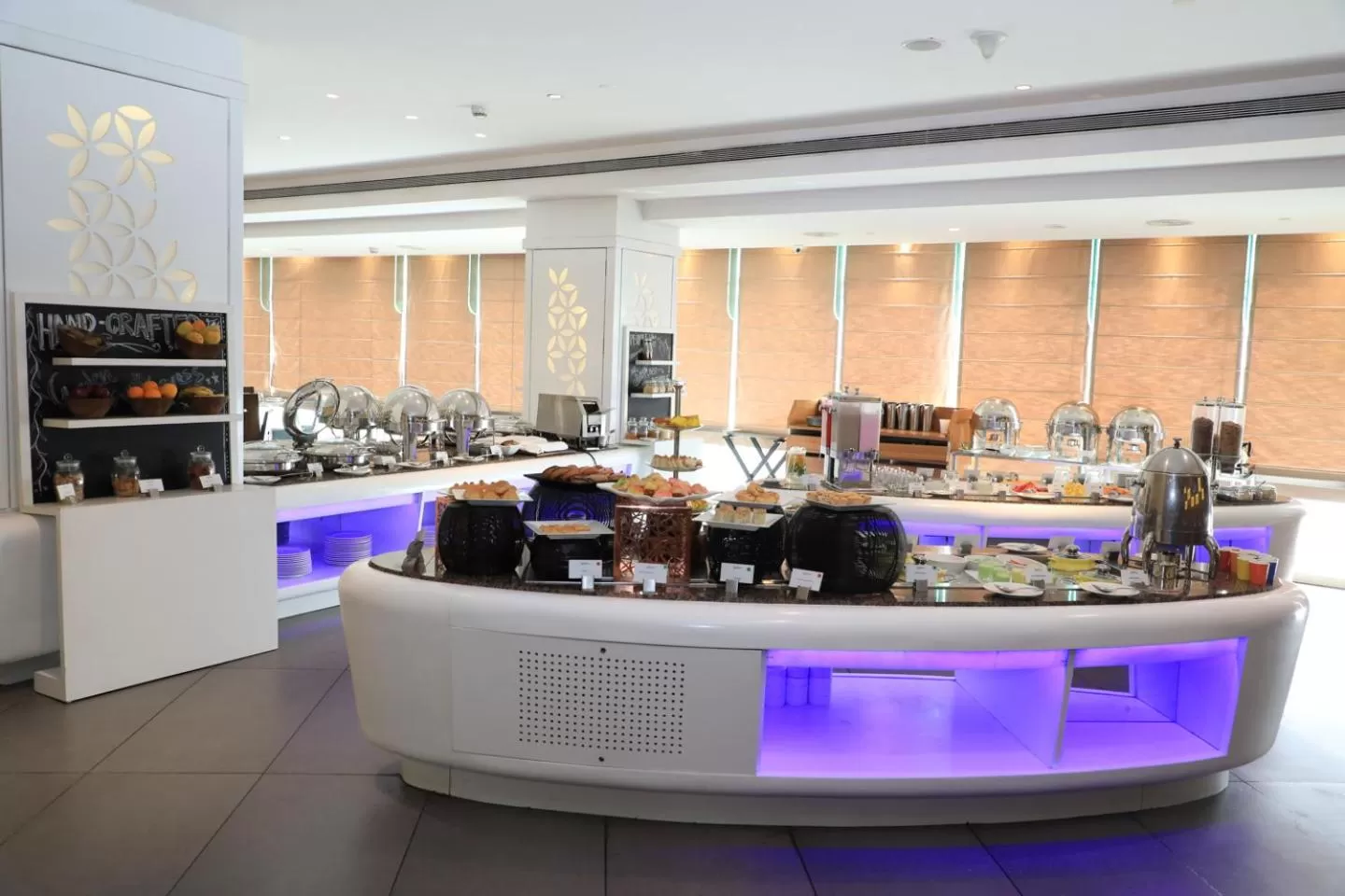 Restaurant/places to eat in Radisson Udaipur