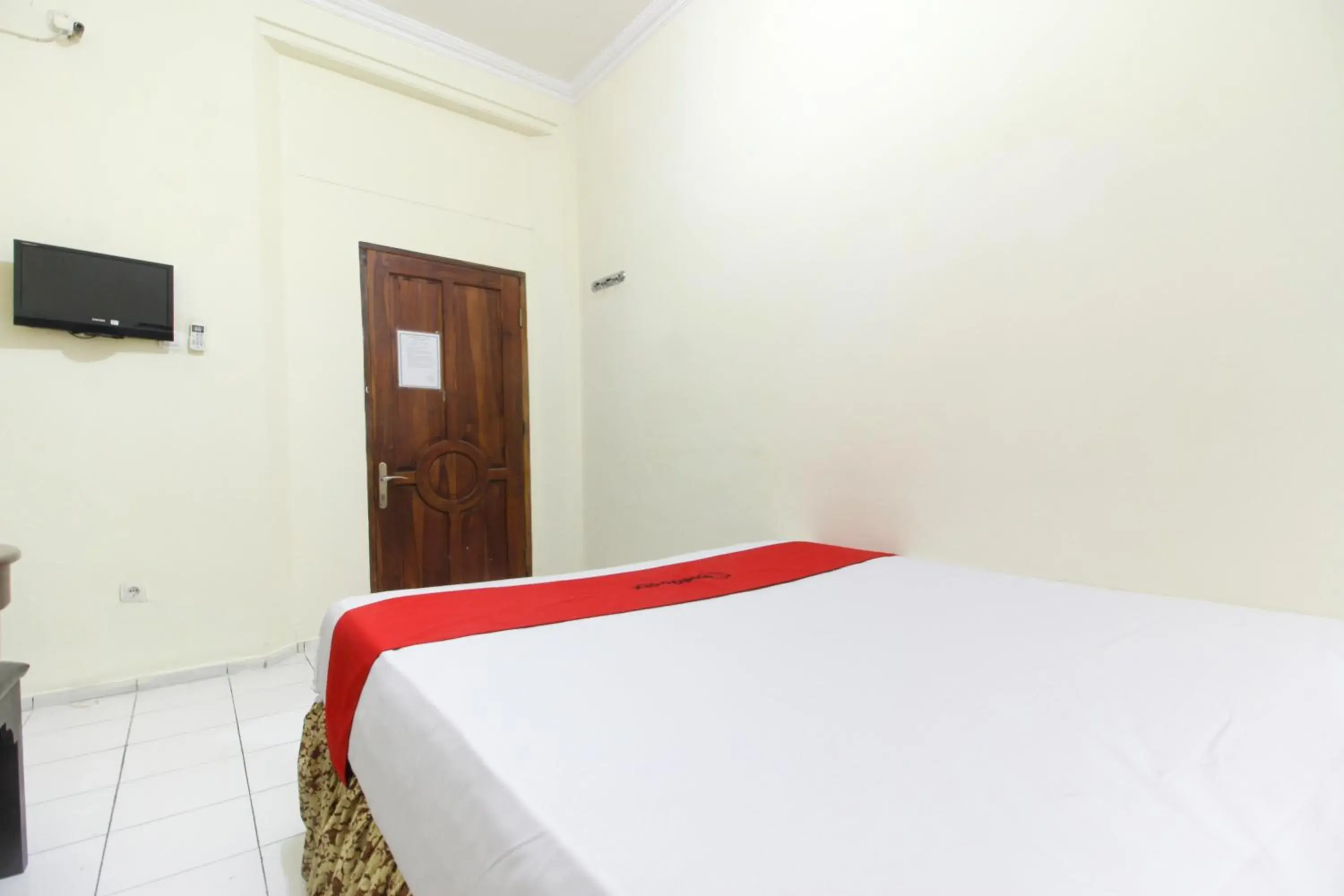 Bedroom, Bed in RedDoorz near Kranggan Tugu Jogja