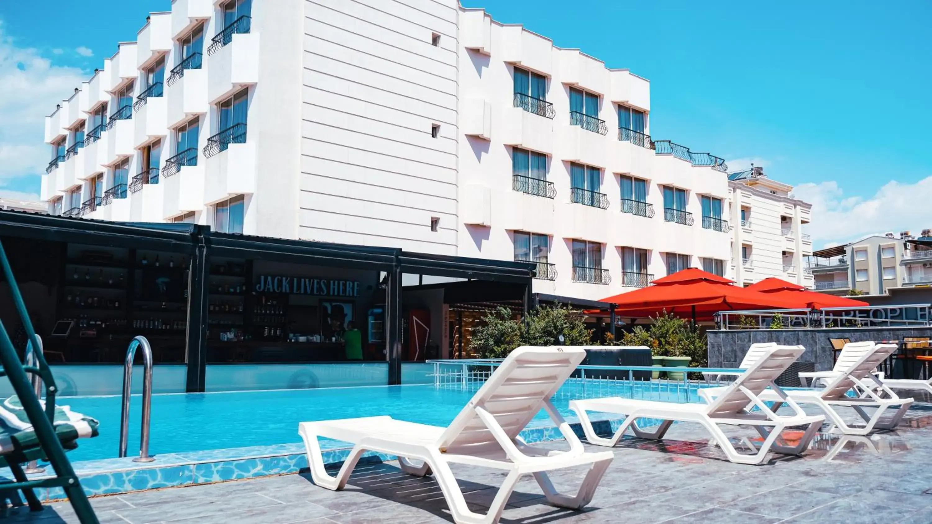 Swimming pool in On Hotel