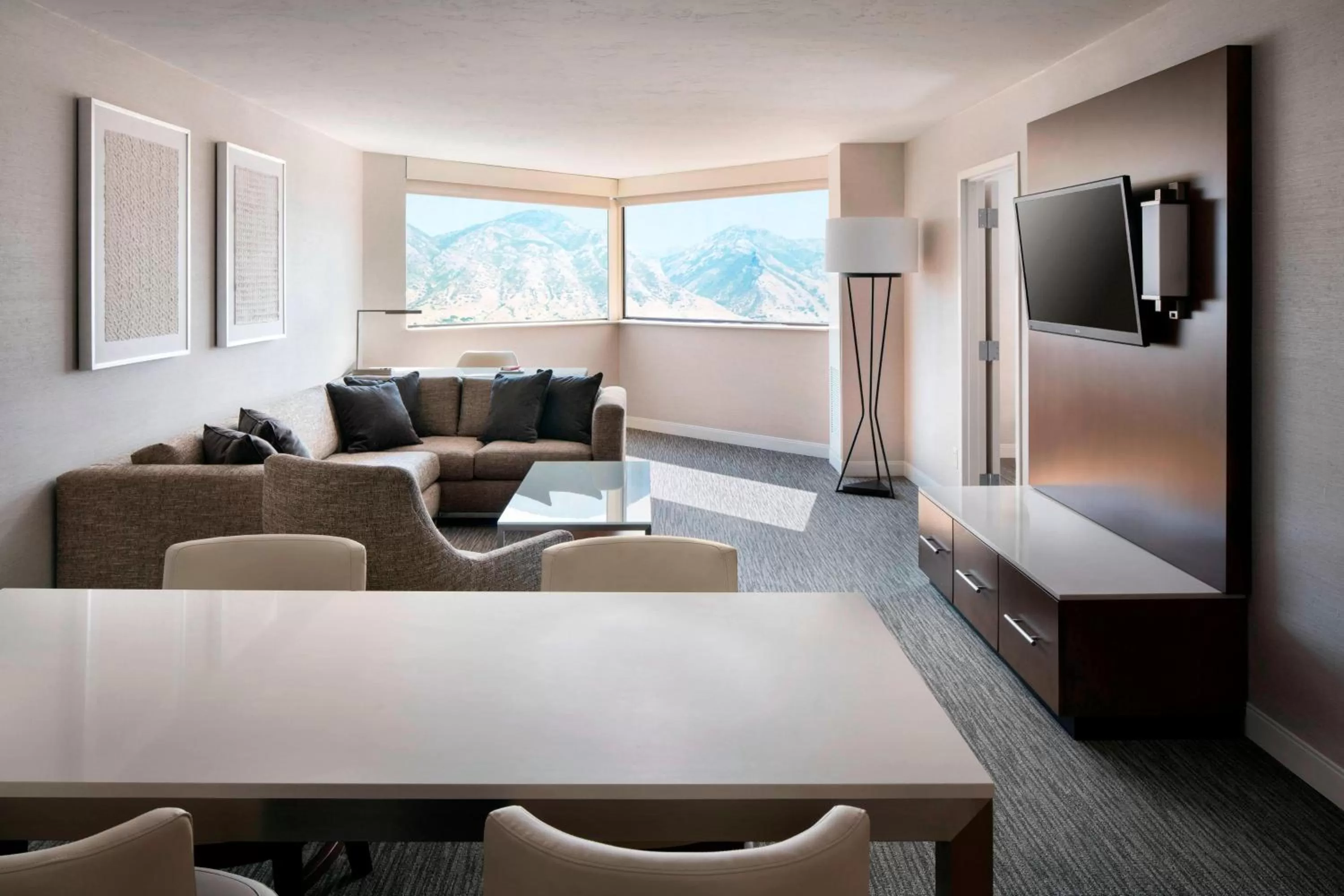 Living room in Provo Marriott Hotel & Conference Center
