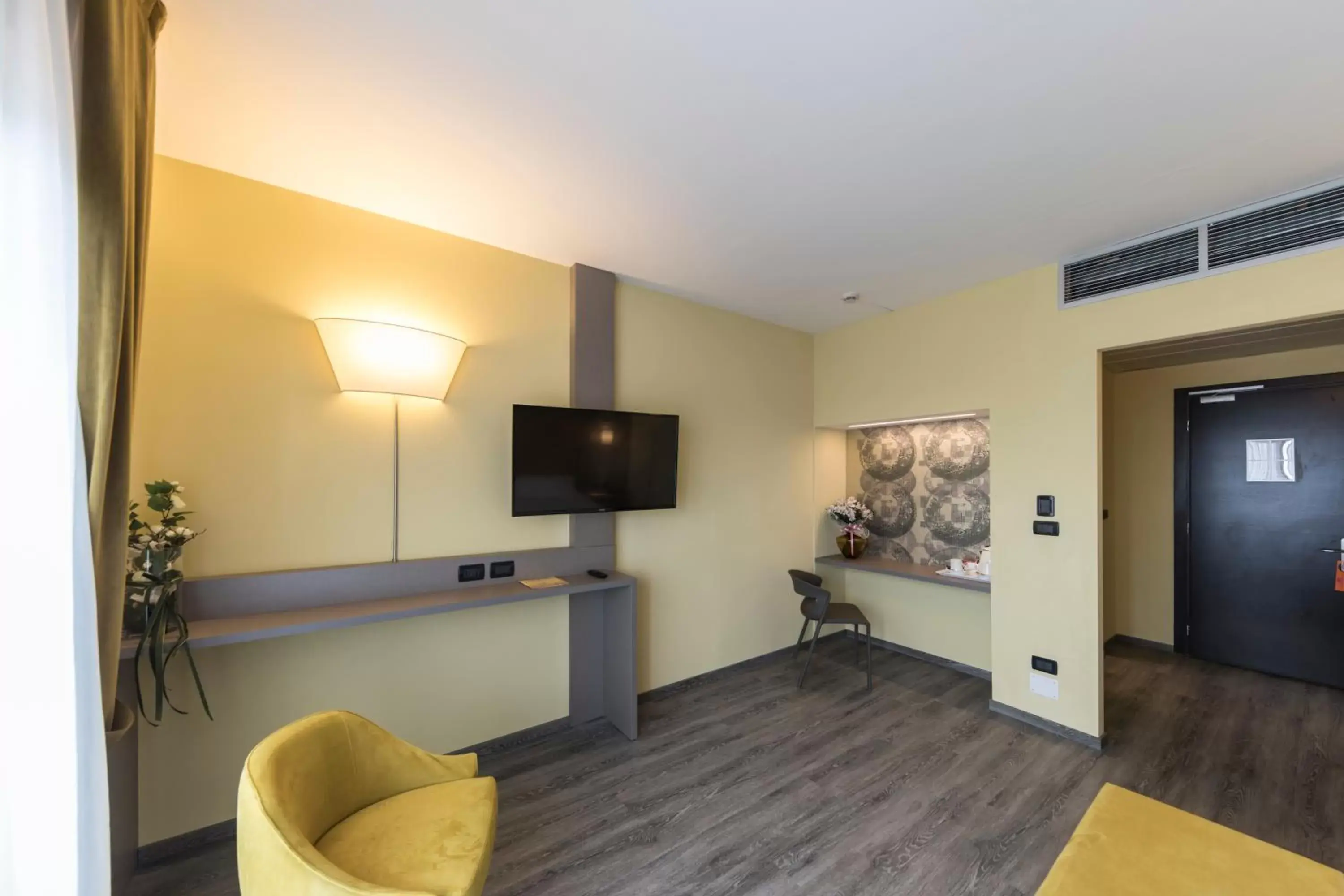 TV and multimedia, TV/Entertainment Center in Hotel Donatello Imola