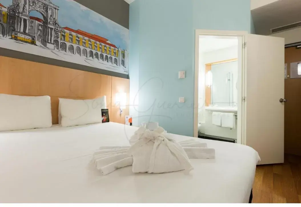 Bed in Hotel Ibis Lisboa Parque das Nações