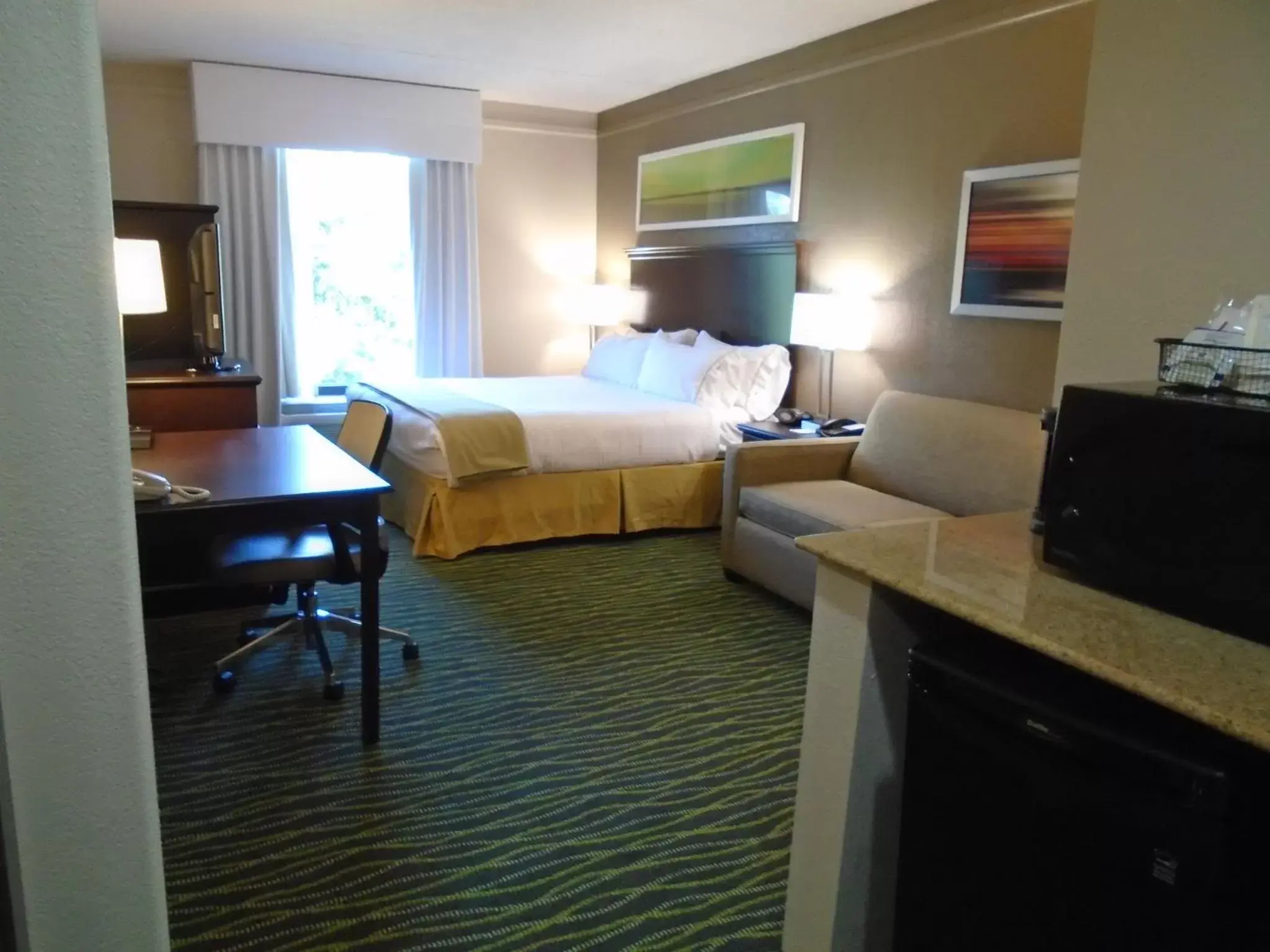 TV/Entertainment Center in Holiday Inn Express Hotel & Suites Midlothian Turnpike, an IHG Hotel