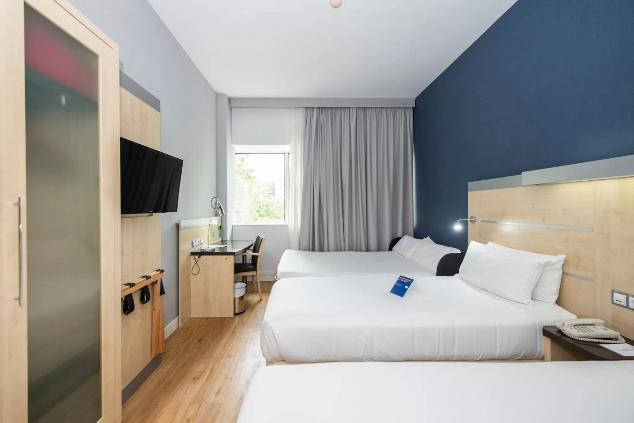 Photo of the whole room, Bed in Holiday Inn Express Barcelona City 22@ by IHG