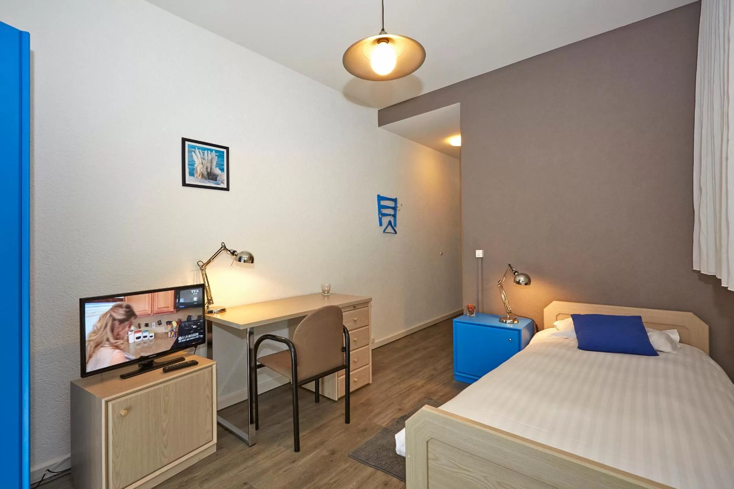 Photo of the whole room, Bed in Les Chambres du CTN