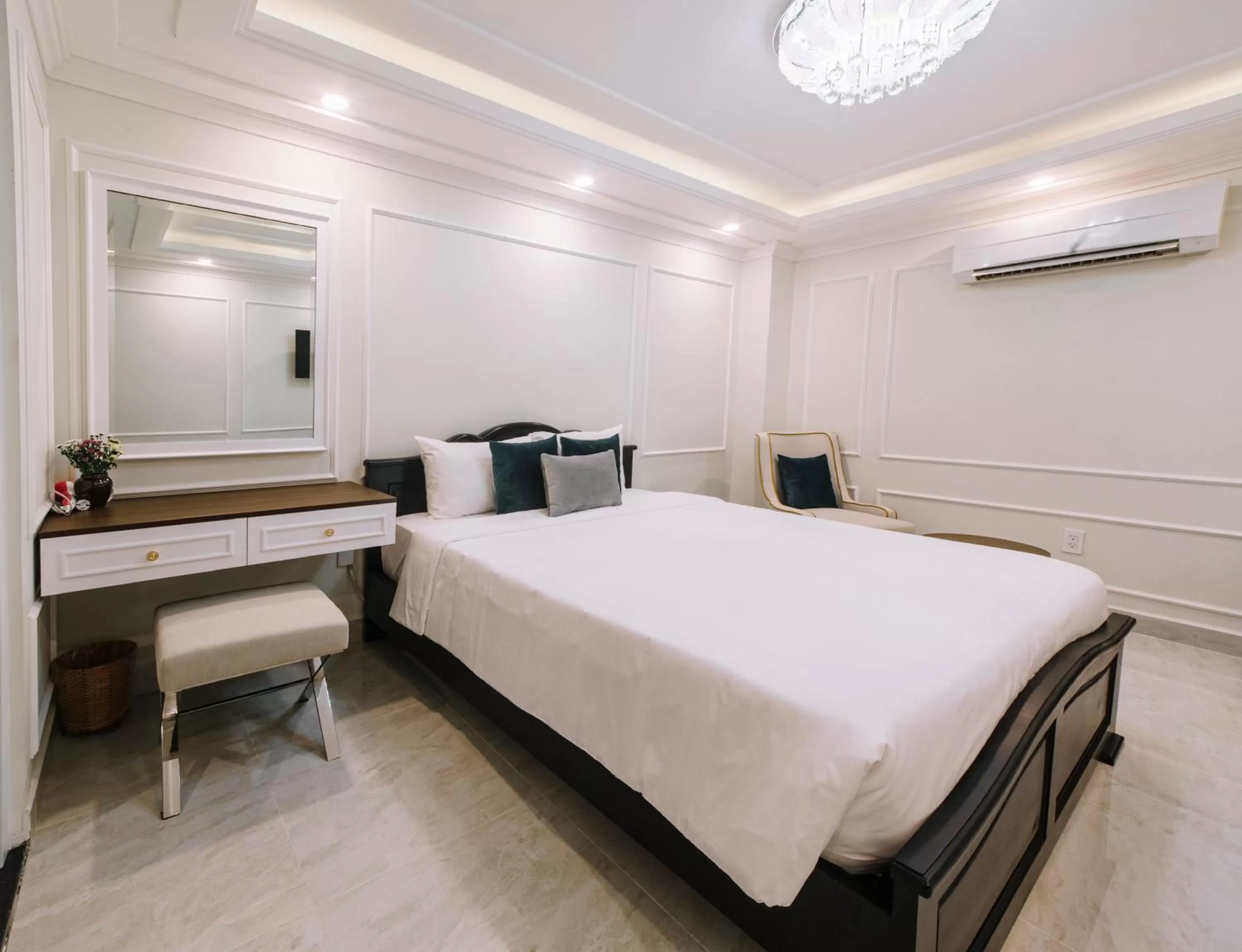 Bedroom, Bed in Saigon Hanoi Central Hotel