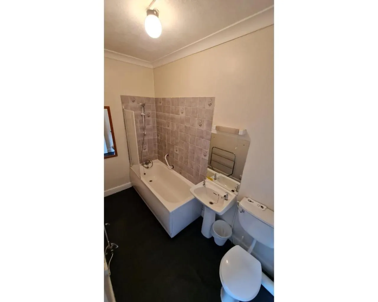 Bathroom in Richmond Hotel