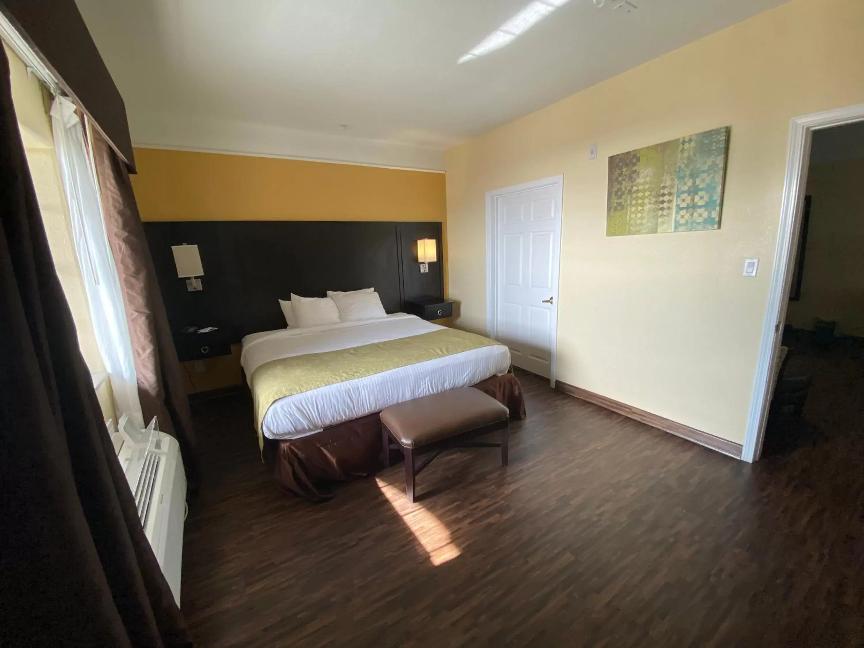 Bedroom, Bed in Galveston Beach Hotel