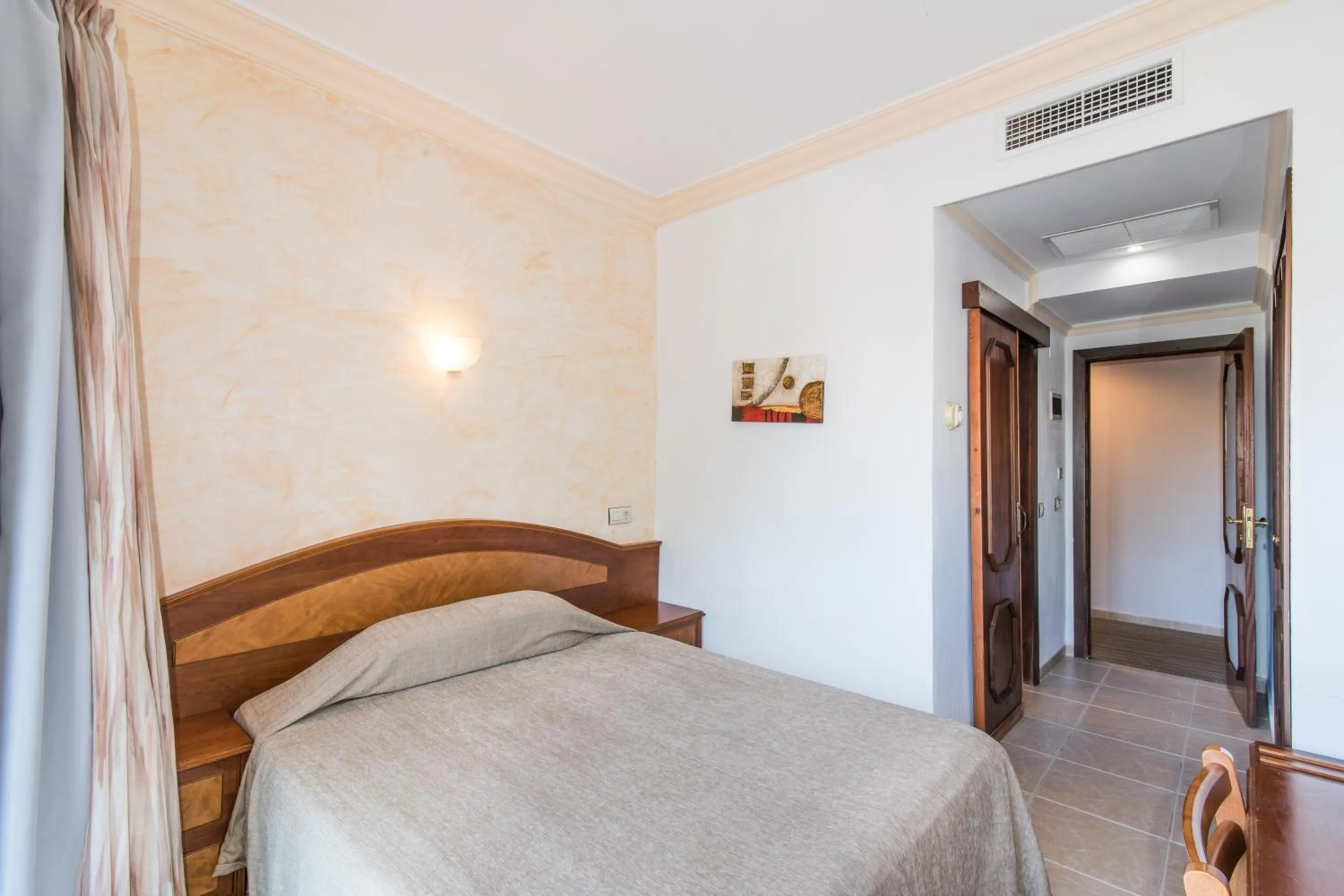 Bedroom, Bed in Hotel Baviera