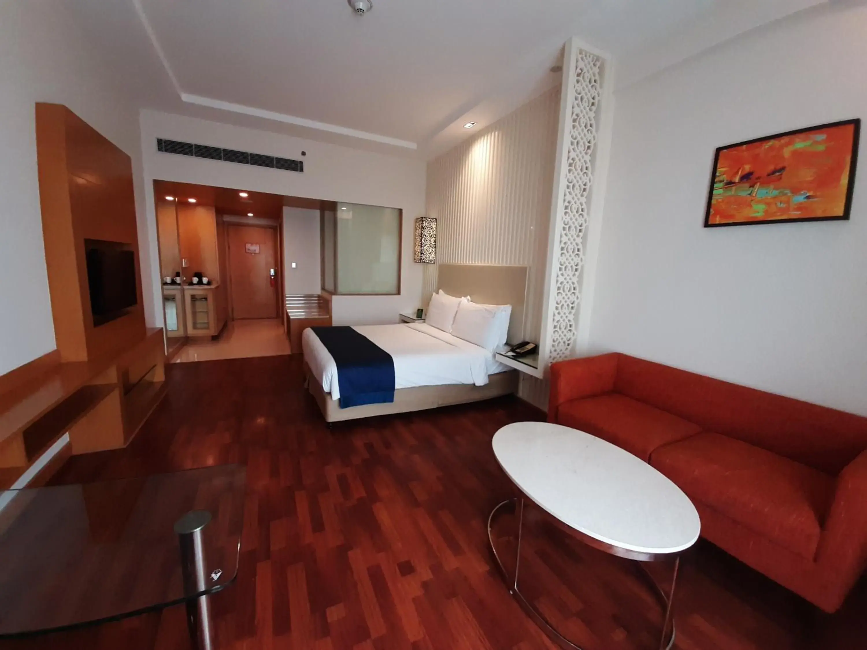 Communal lounge/ TV room, Seating Area in Holiday Inn Amritsar Ranjit Avenue, an IHG Hotel