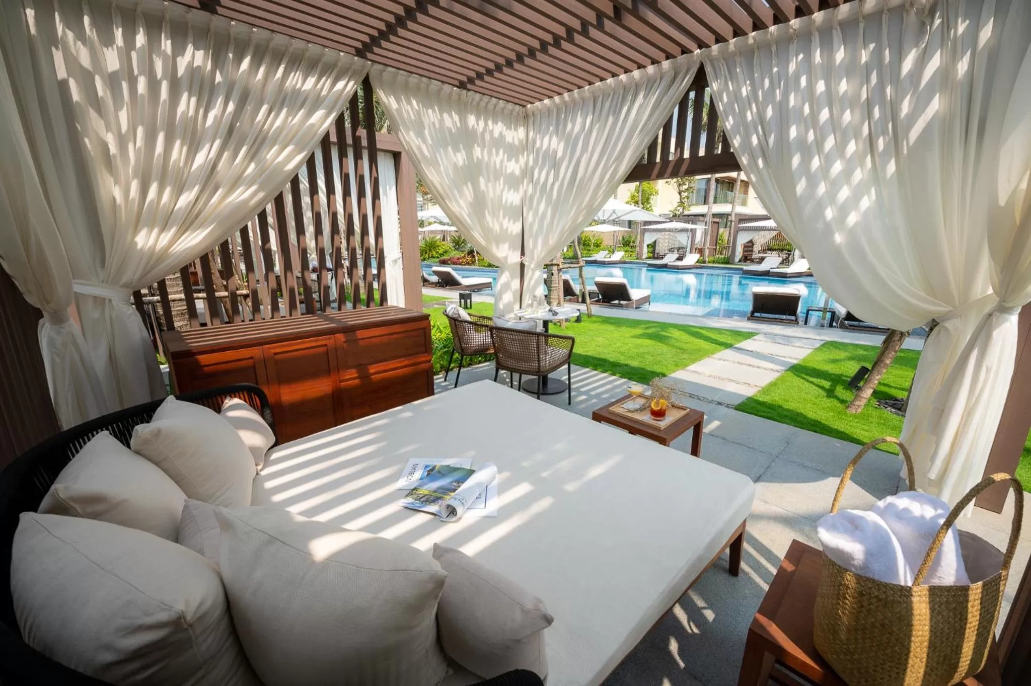 Pool view, Bed in Shilla Monogram Danang