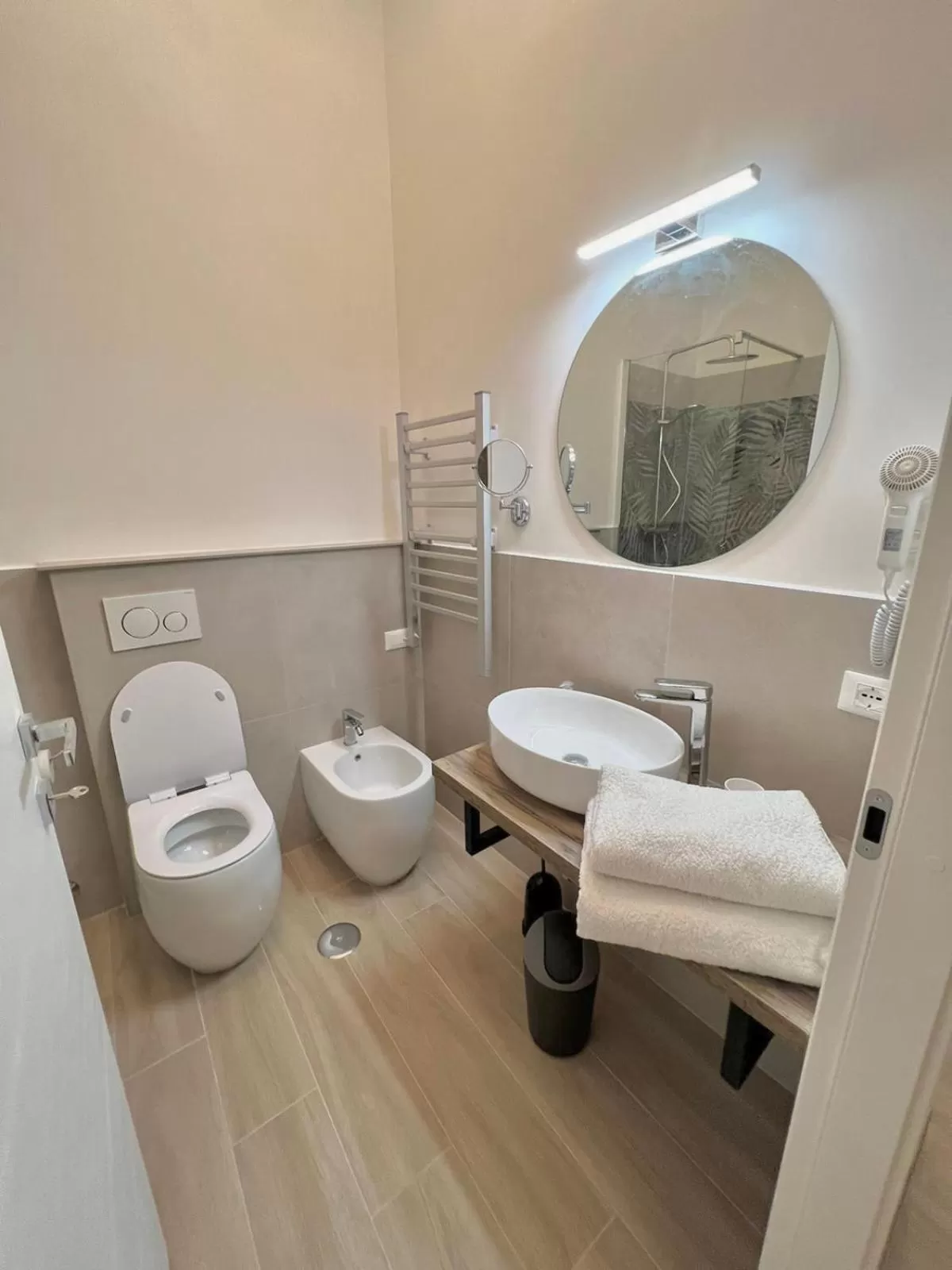 Bathroom in Relais Roma Vaticano - METRO station Ottaviano