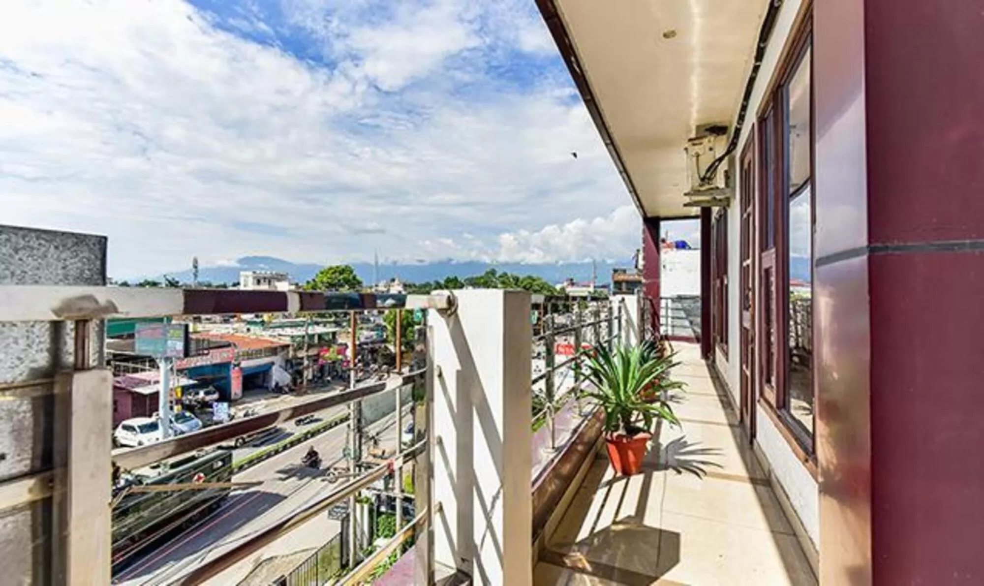 Balcony/Terrace in Fabhotel Santoor - Geeta Bhawan Square