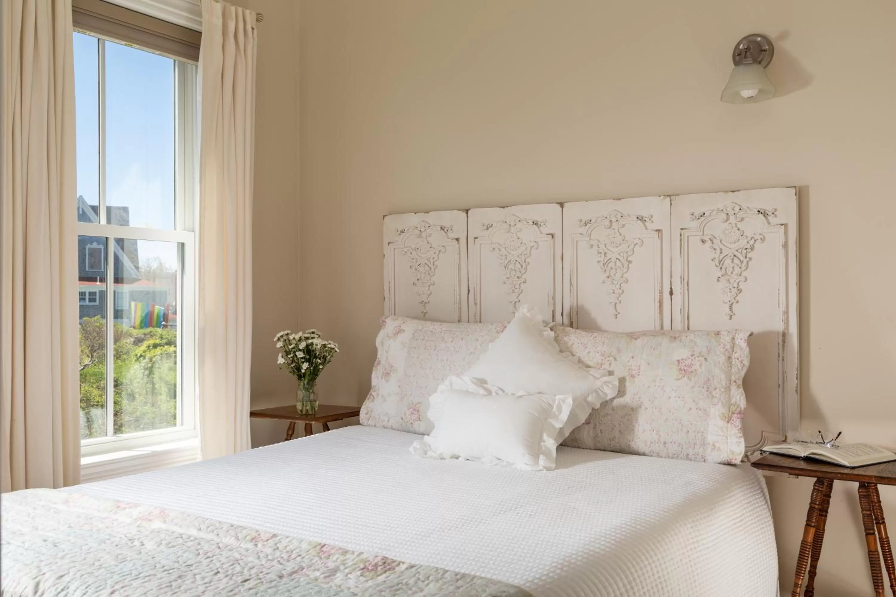 Bedroom, Bed in Avonlea