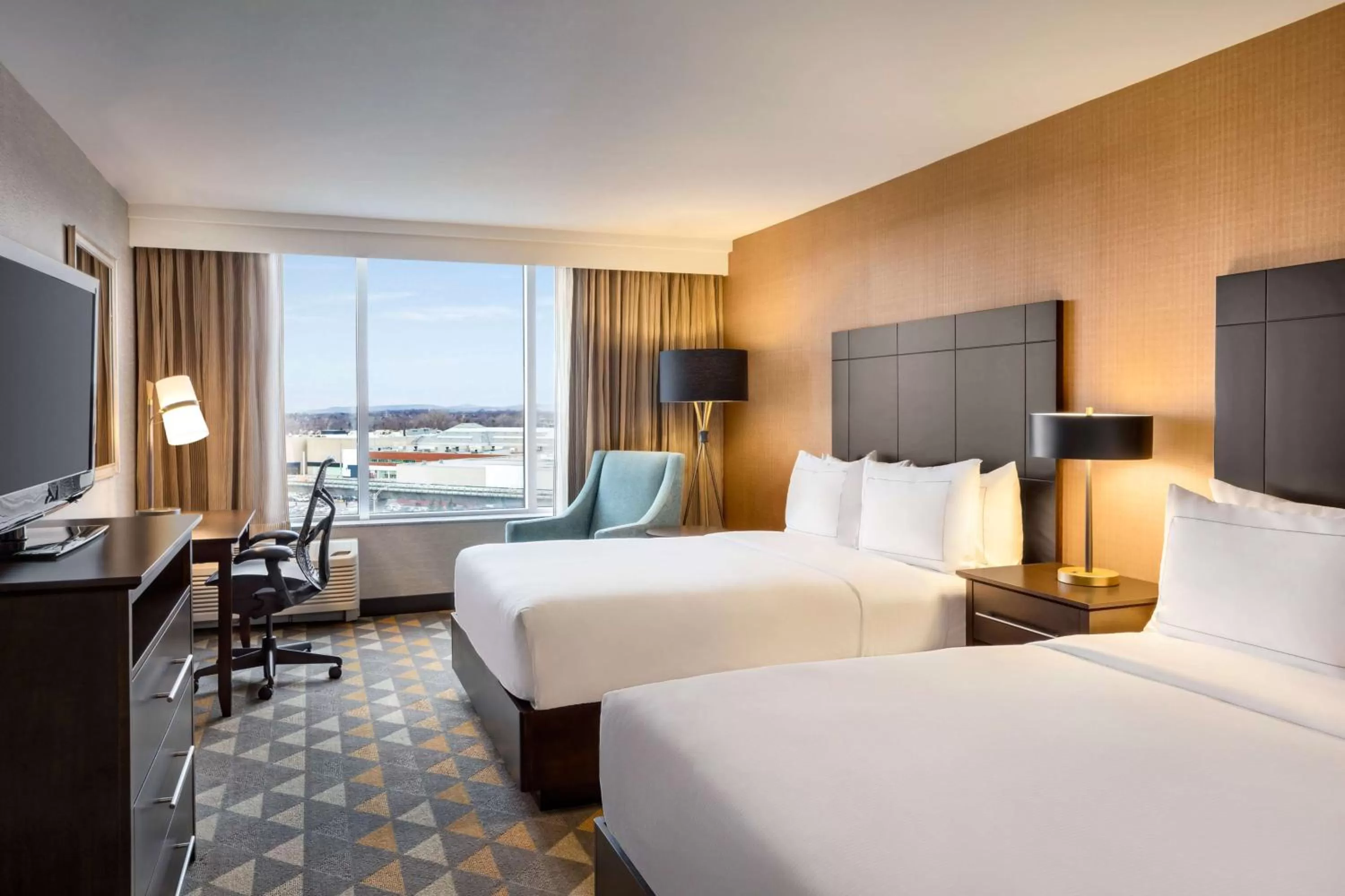 Bedroom, Bed in Doubletree By Hilton Pointe Claire Montreal Airport West