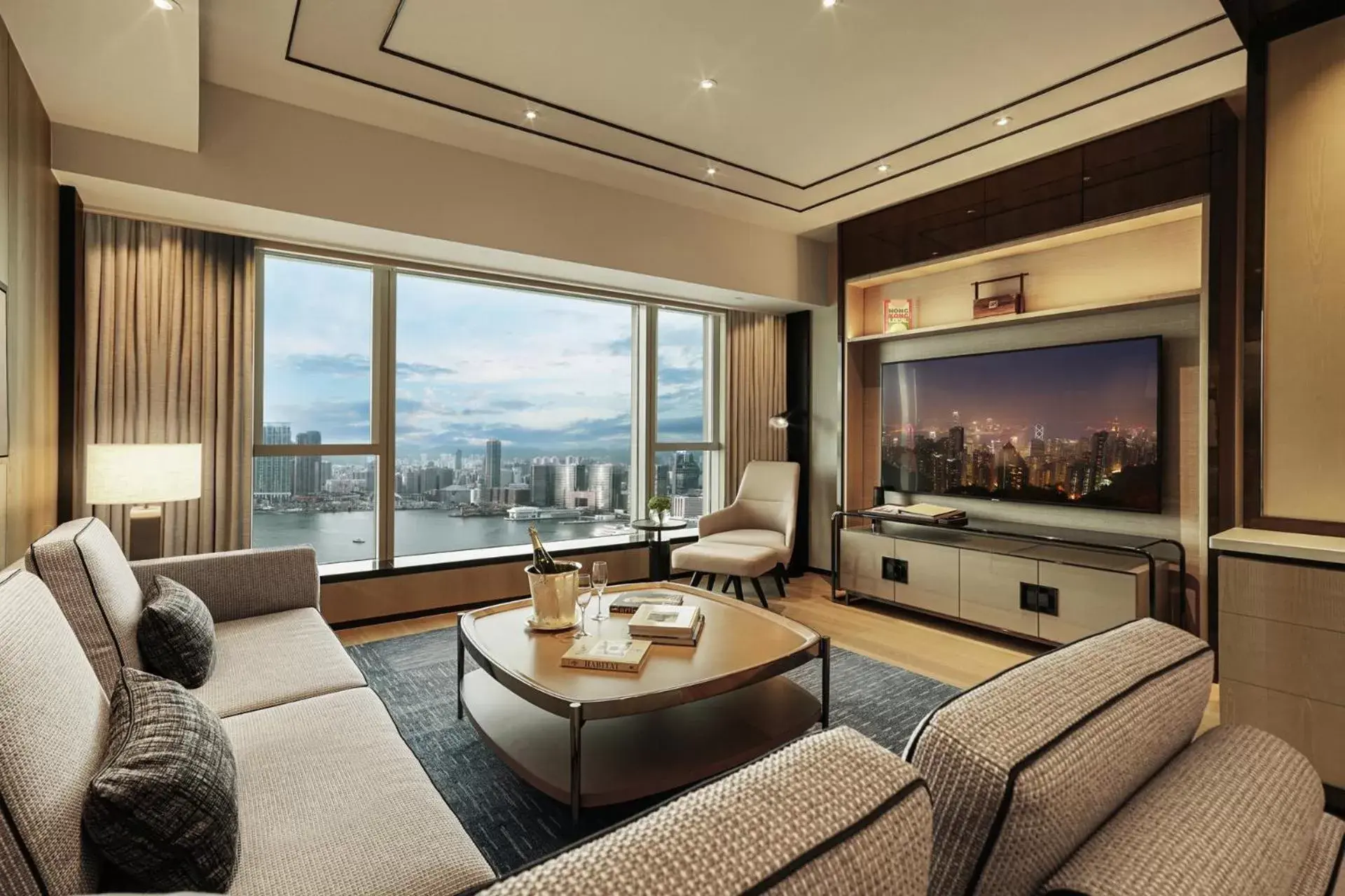 Living room, Seating Area in Four Seasons Hotel Hong Kong