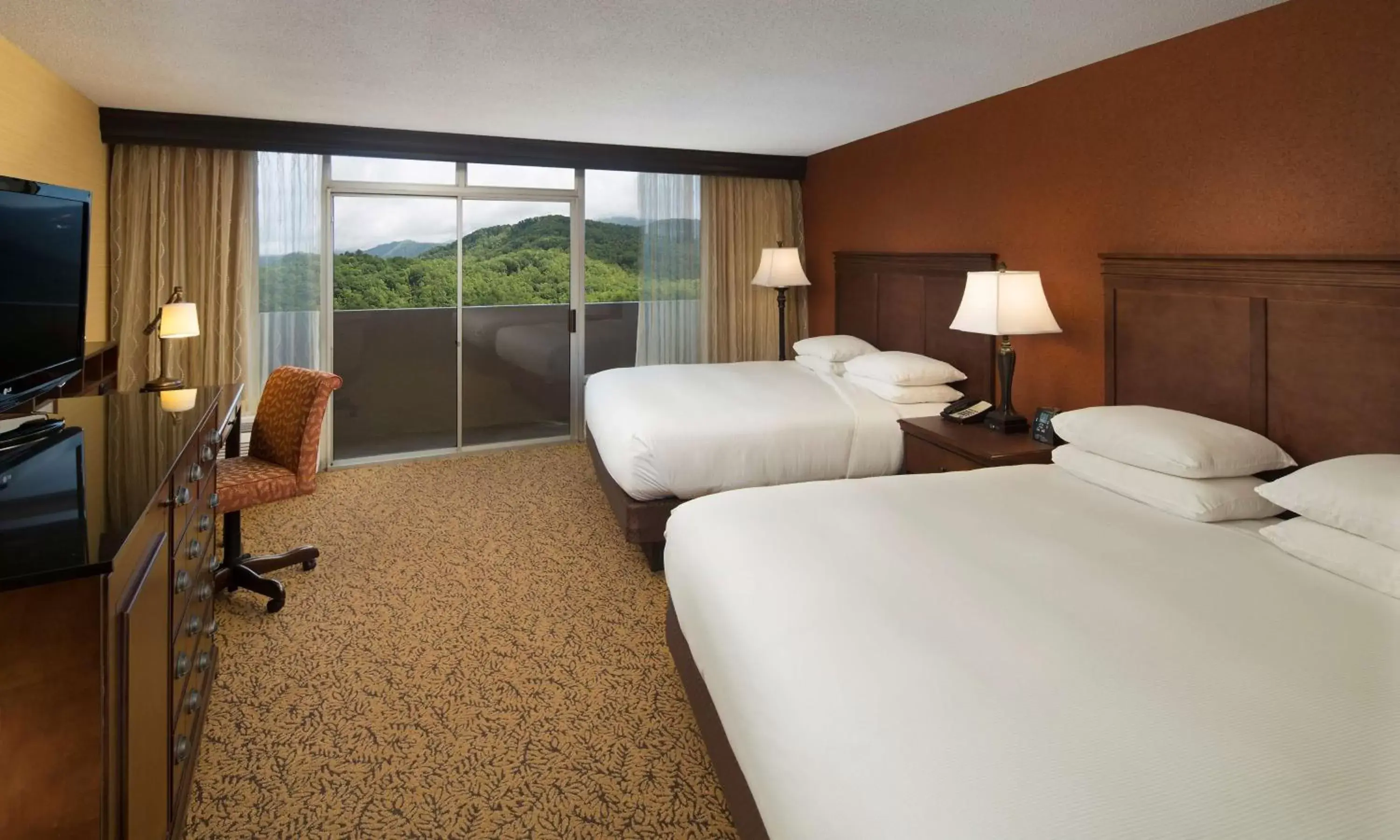 Bed in The Park Vista - A DoubleTree by Hilton Hotel - Gatlinburg