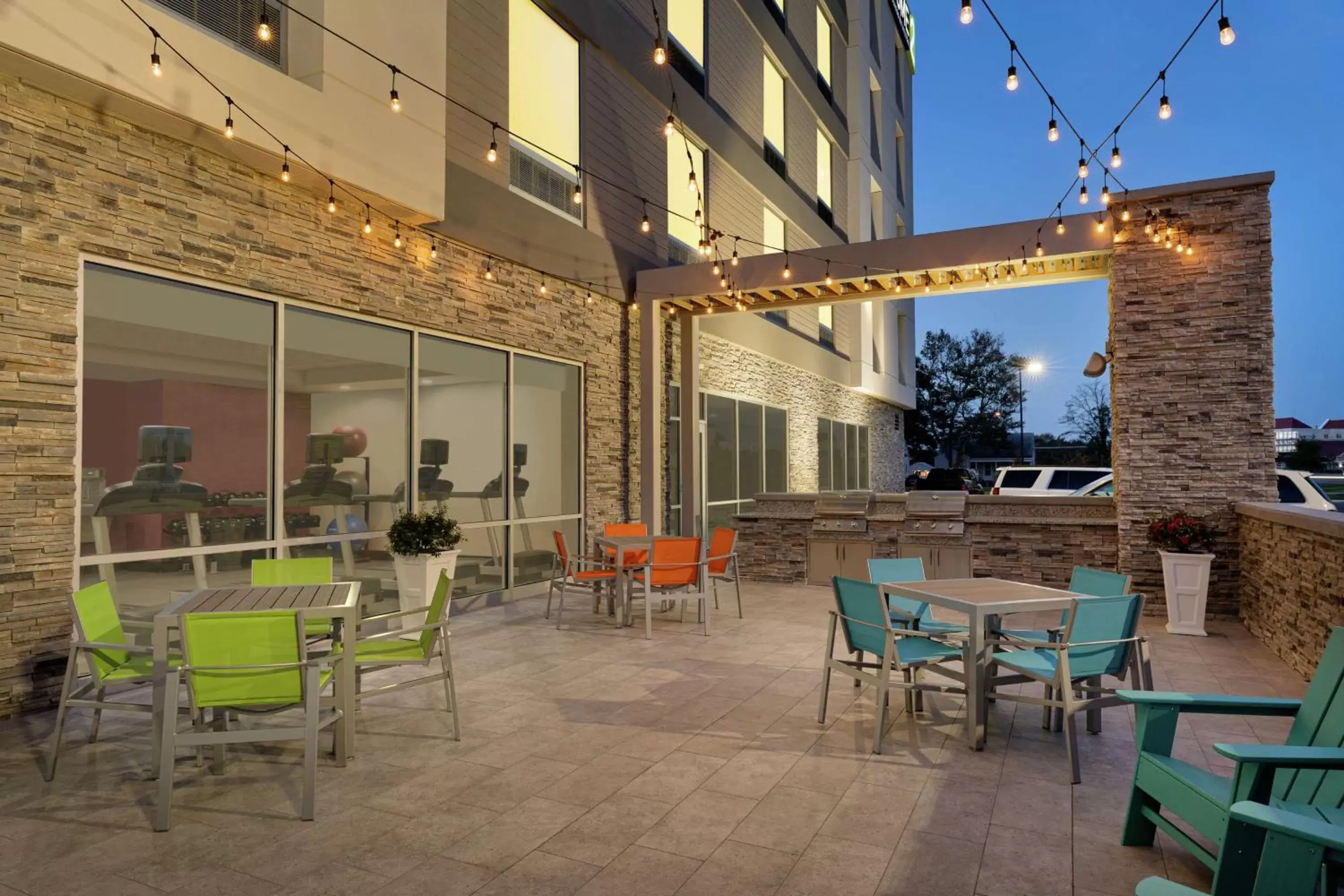 Patio, Restaurant/Places to Eat in Home2 Suites By Hilton Norfolk Airport