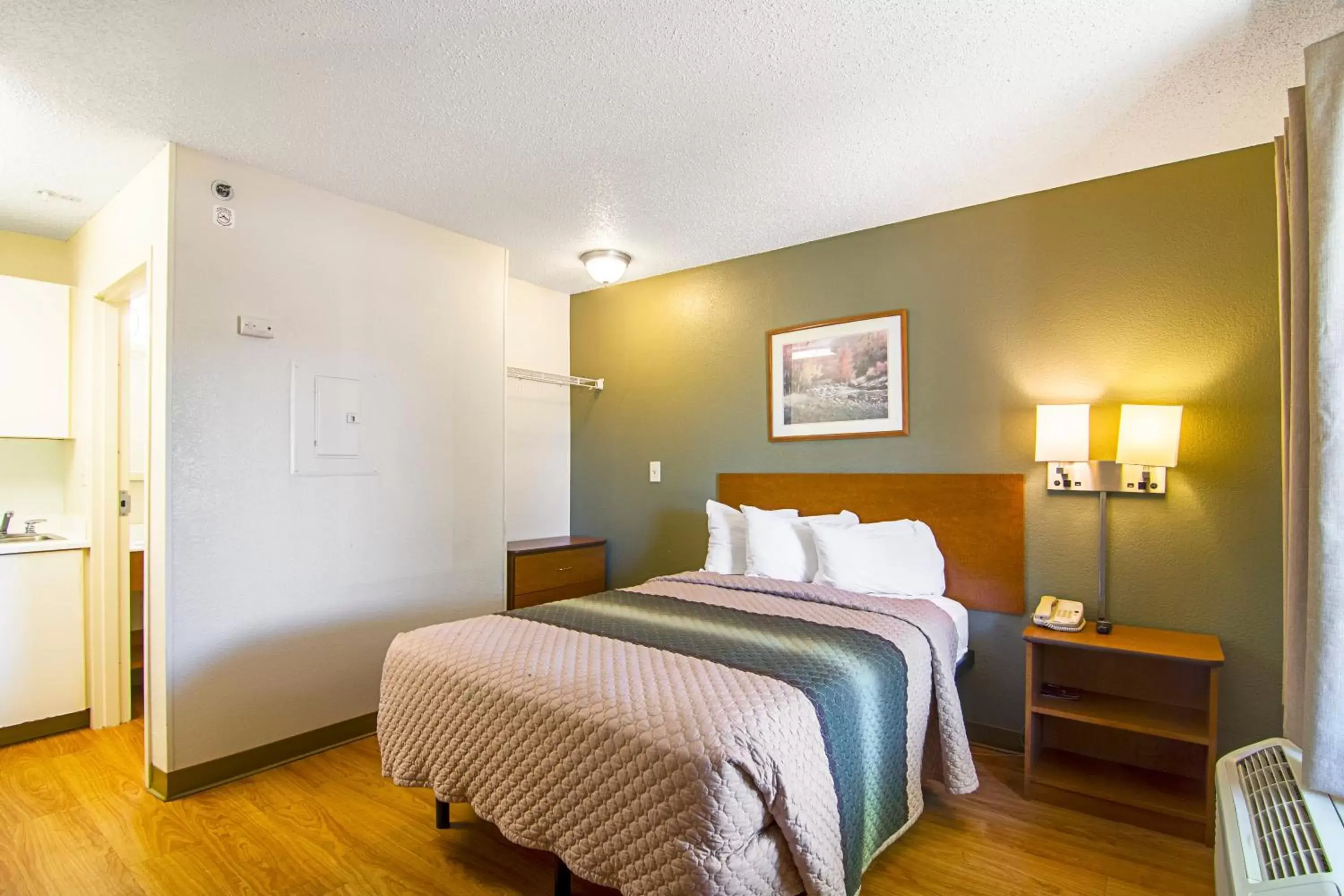 Photo of the whole room in HomeTowne Studios by Red Roof Chicago - Waukegan Photo of the whole room in HomeTowne Studios by Red Roof Chicago - Waukegan