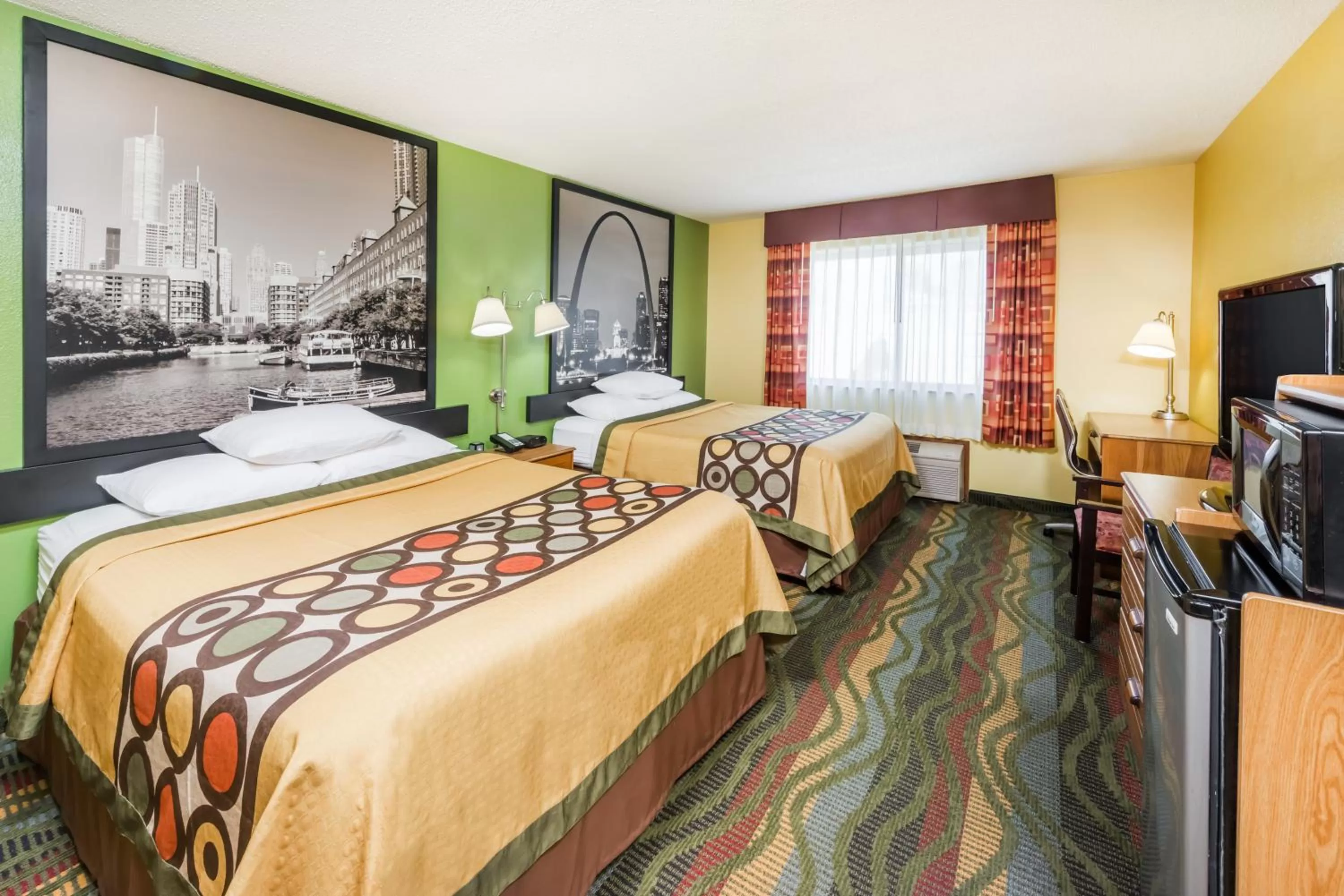 Bedroom, Bed in Super 8 by Wyndham Jacksonville