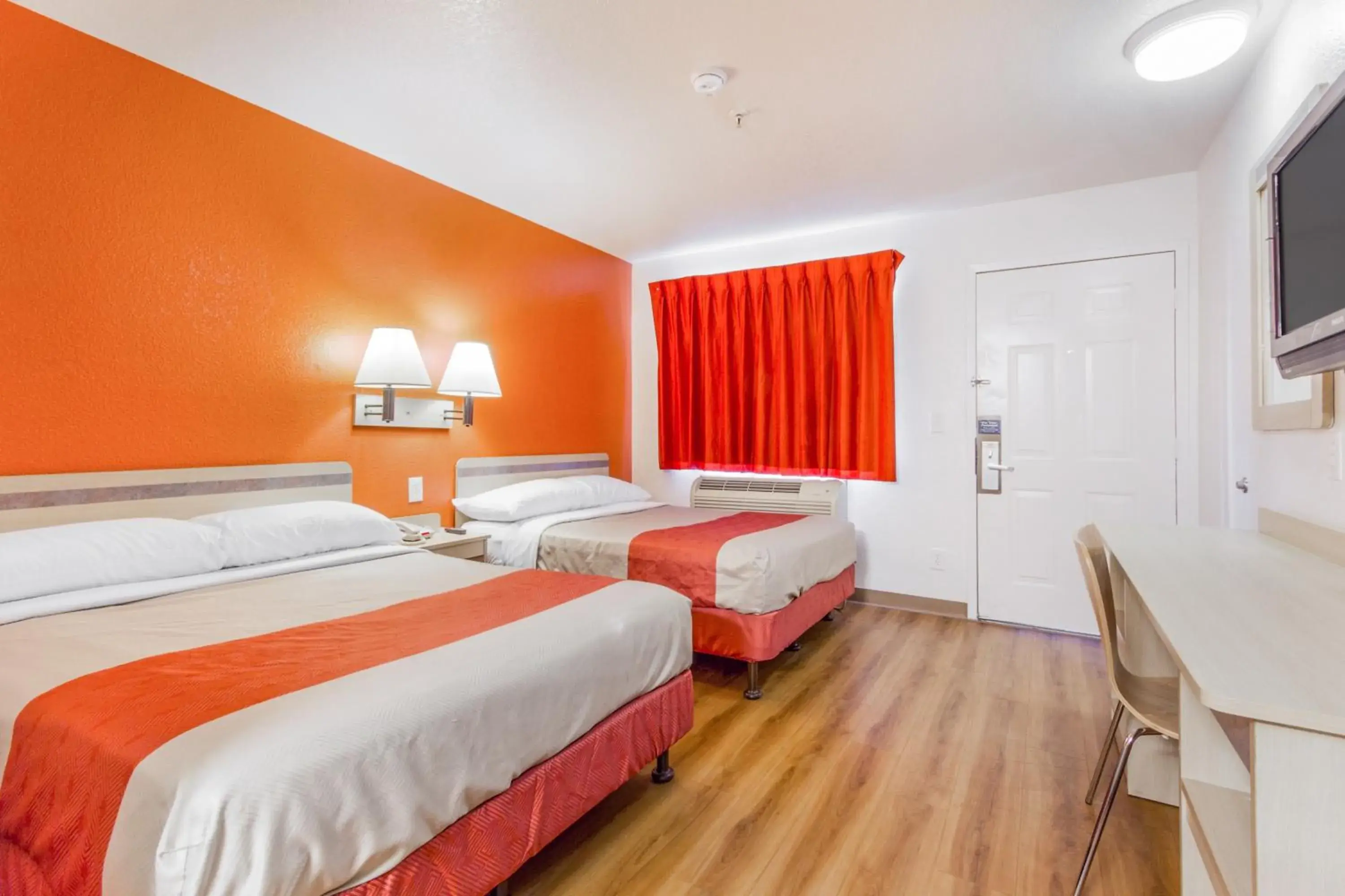Bedroom, Bed in Motel 6-Phoenix, AZ - West